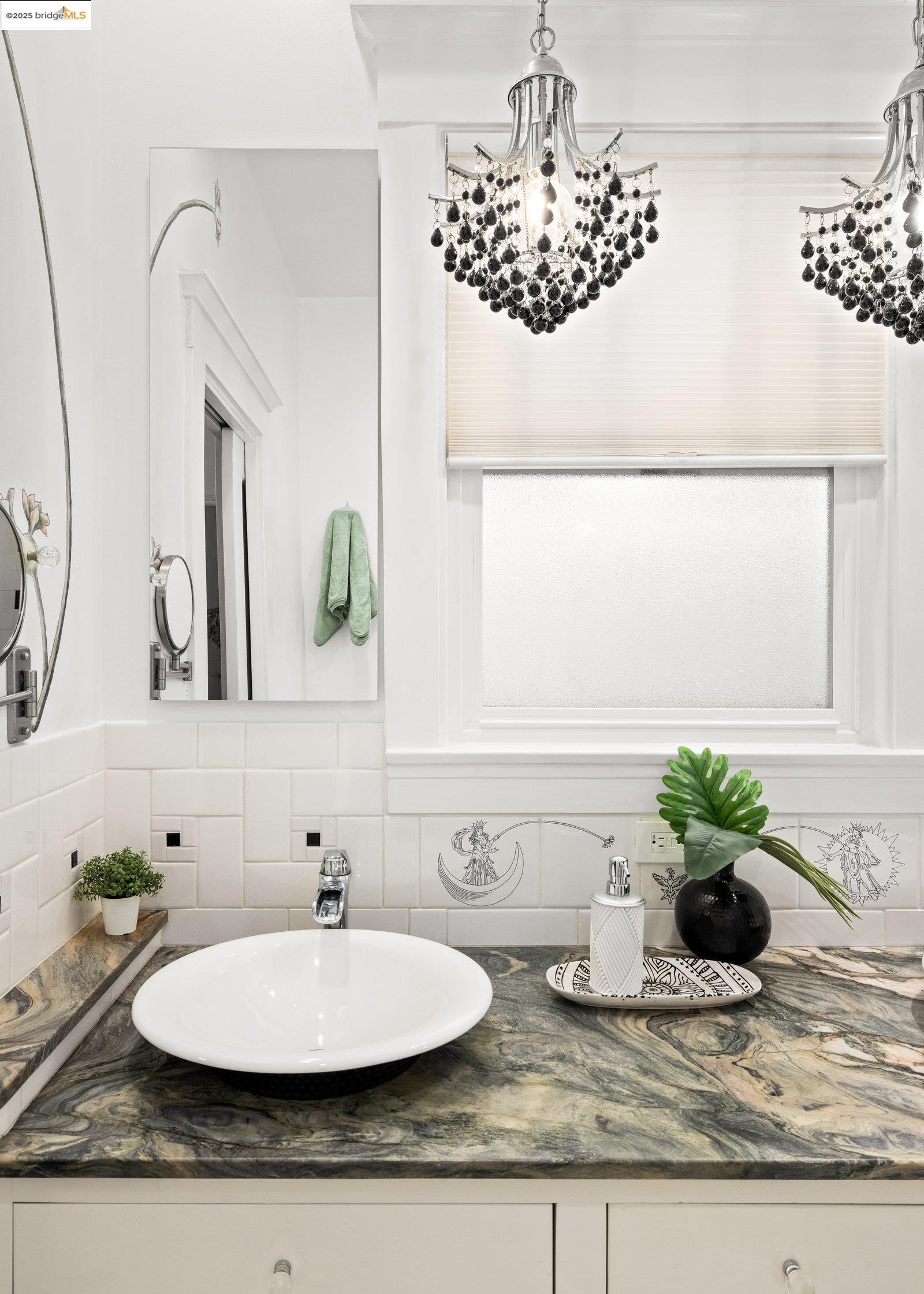 Detail Gallery Image 29 of 52 For 1076 61st St, Oakland,  CA 94608 - 2 Beds | 1 Baths