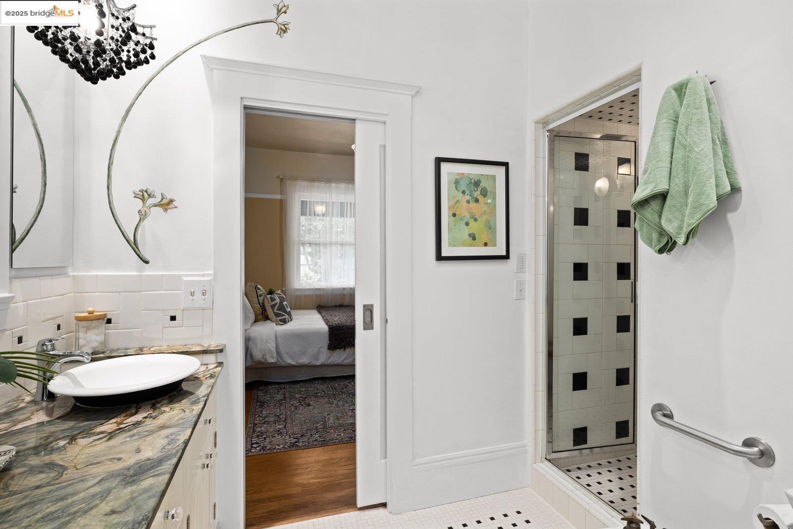 Detail Gallery Image 30 of 52 For 1076 61st St, Oakland,  CA 94608 - 2 Beds | 1 Baths