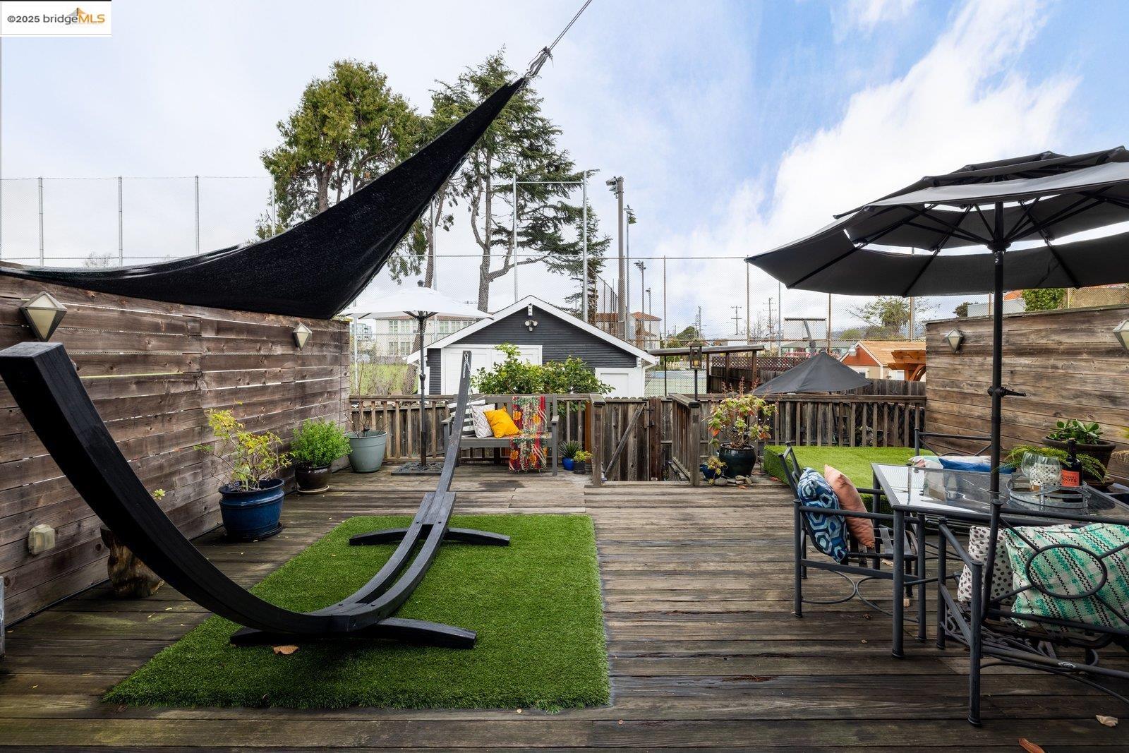 Detail Gallery Image 34 of 52 For 1076 61st St, Oakland,  CA 94608 - 2 Beds | 1 Baths