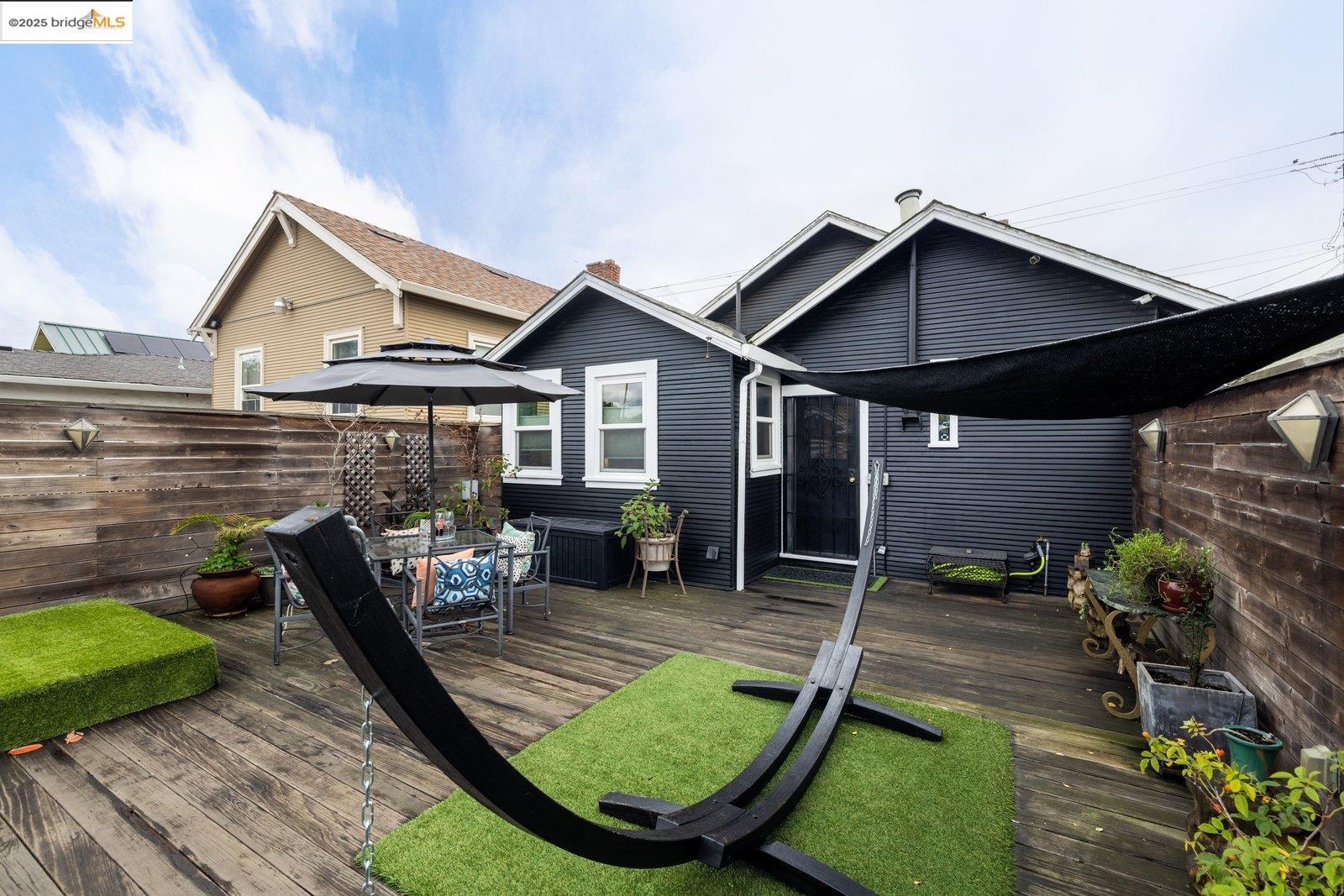 Detail Gallery Image 37 of 52 For 1076 61st St, Oakland,  CA 94608 - 2 Beds | 1 Baths