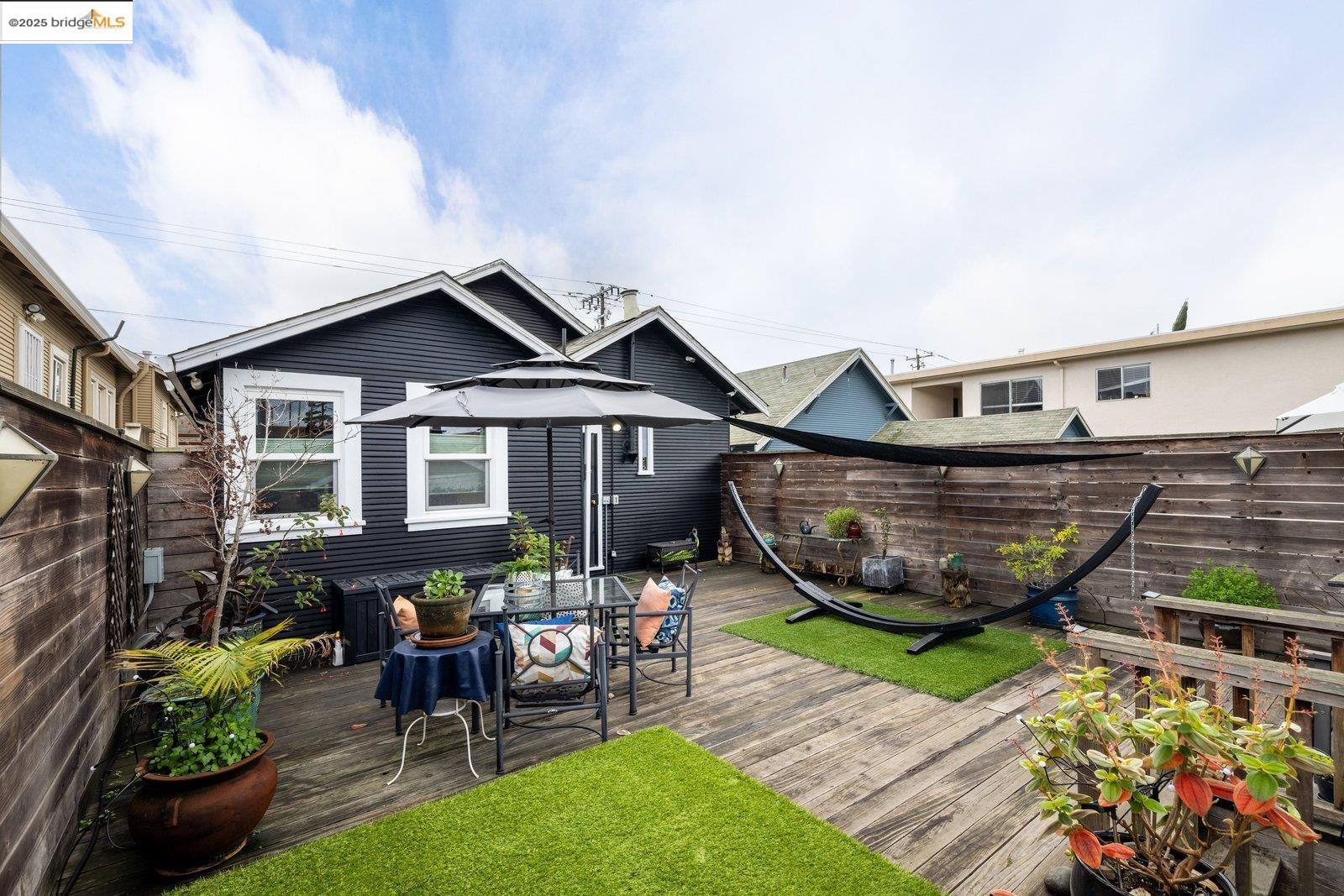 Detail Gallery Image 38 of 52 For 1076 61st St, Oakland,  CA 94608 - 2 Beds | 1 Baths