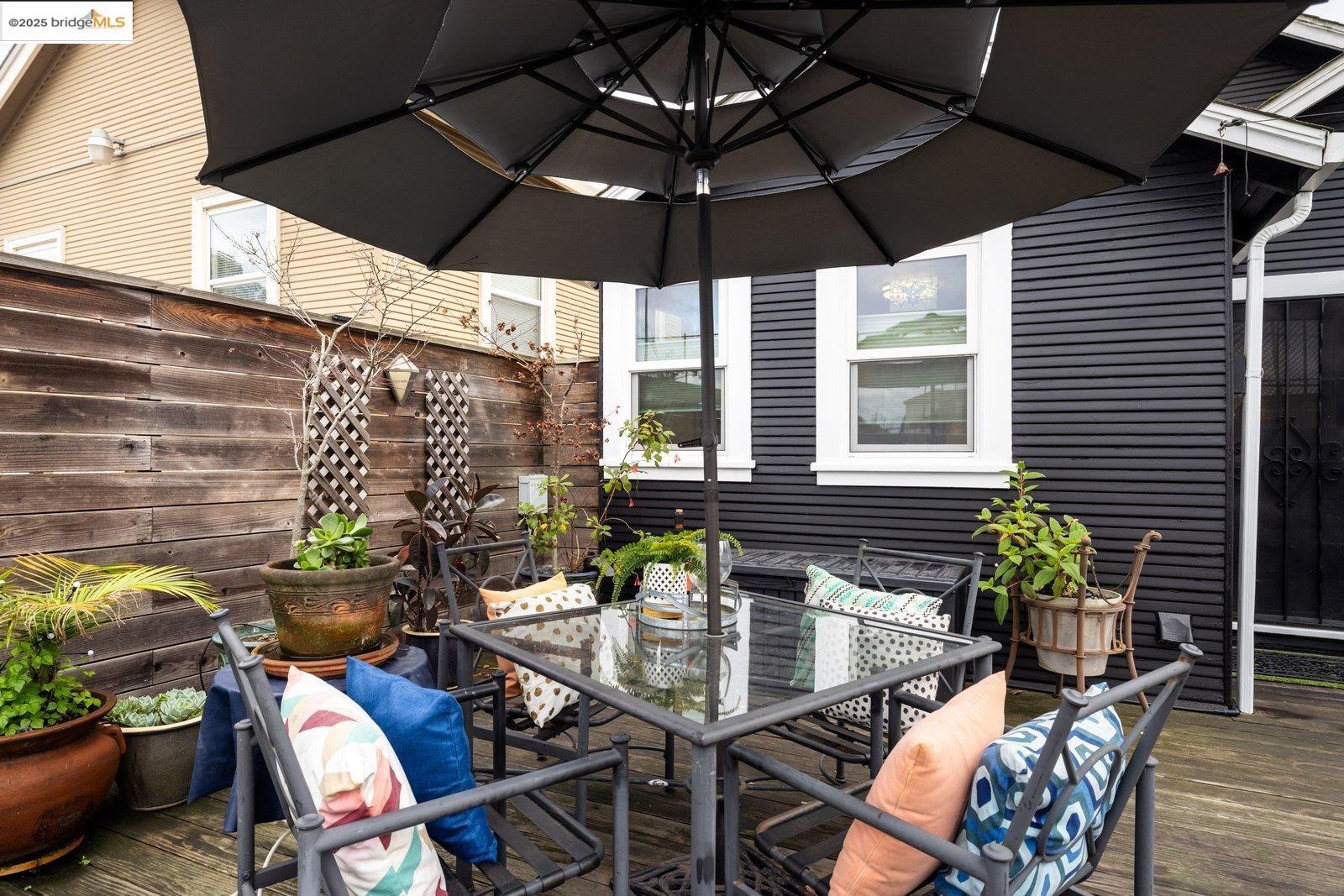 Detail Gallery Image 39 of 52 For 1076 61st St, Oakland,  CA 94608 - 2 Beds | 1 Baths