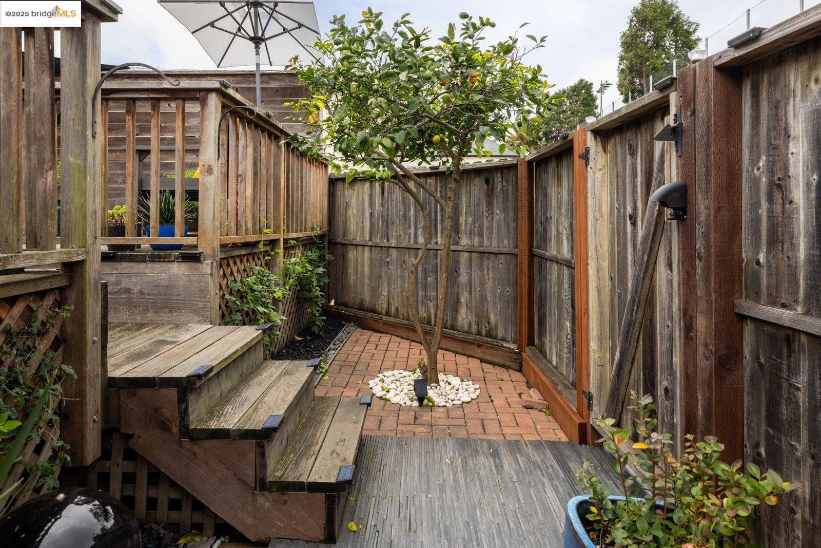 Detail Gallery Image 41 of 52 For 1076 61st St, Oakland,  CA 94608 - 2 Beds | 1 Baths