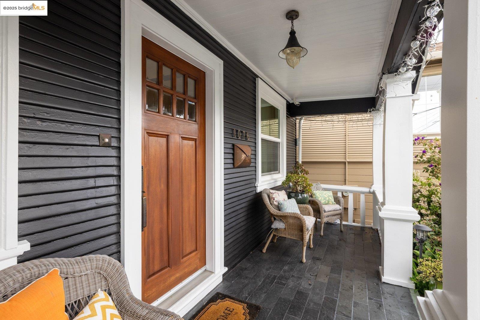 Detail Gallery Image 6 of 52 For 1076 61st St, Oakland,  CA 94608 - 2 Beds | 1 Baths