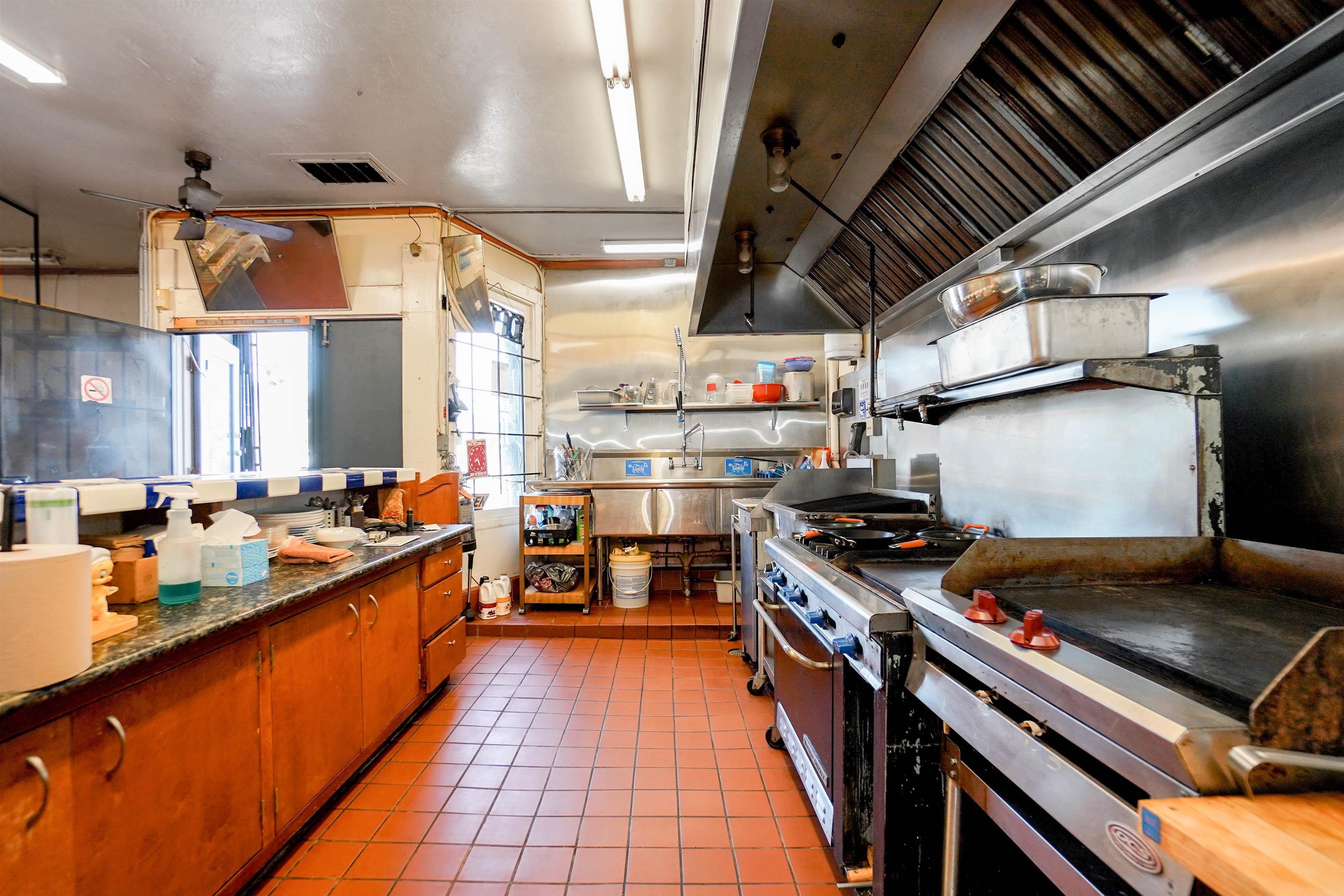 Detail Gallery Image 11 of 34 For 2701 E 9th St, Oakland,  CA 94601 - – Beds | – Baths