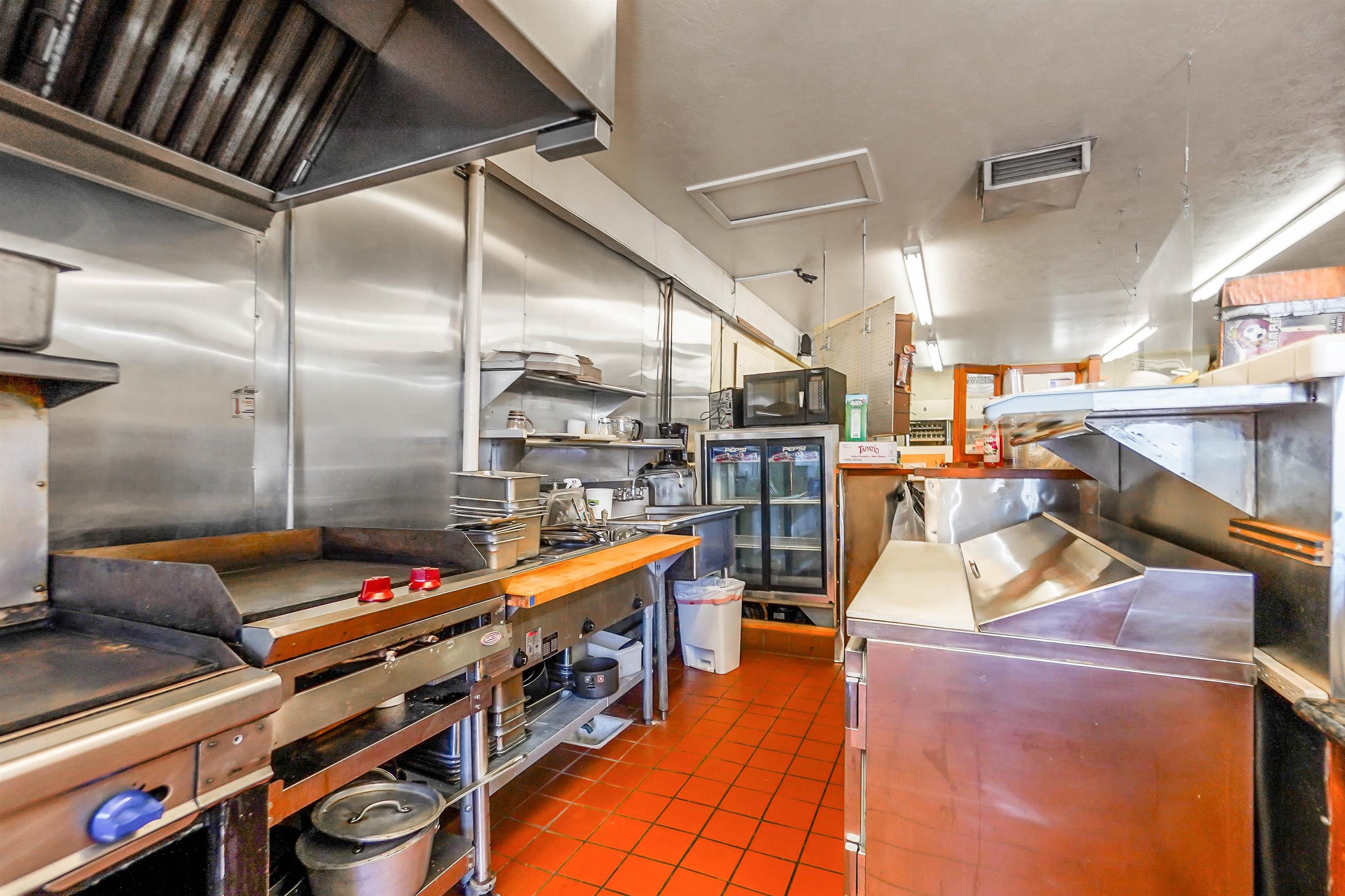 Detail Gallery Image 10 of 34 For 2701 E 9th St, Oakland,  CA 94601 - – Beds | – Baths