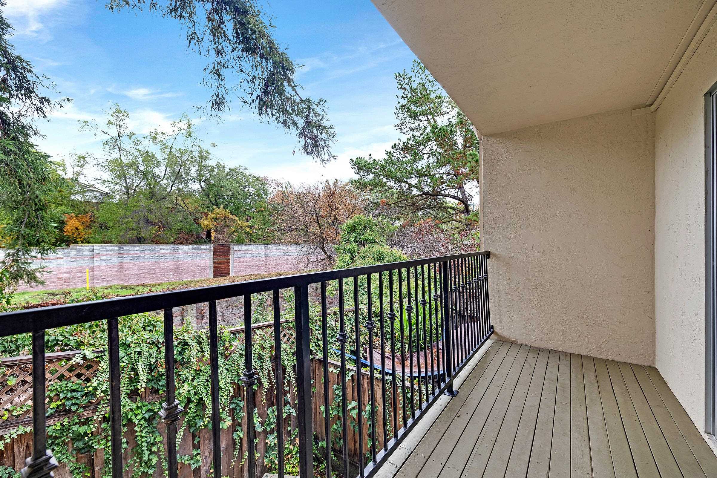 Detail Gallery Image 13 of 19 For 1470 Creekside Dr #34,  Walnut Creek,  CA 94596 - 2 Beds | 1/1 Baths