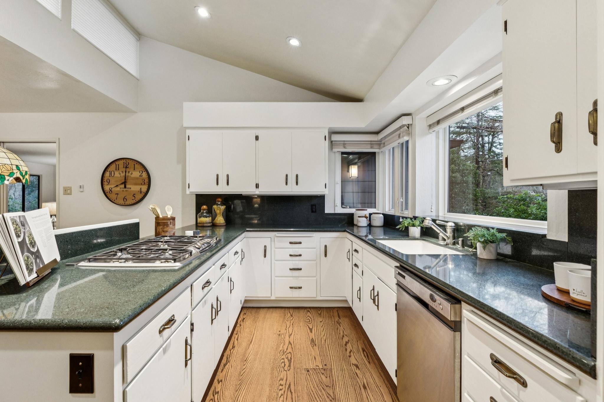 Detail Gallery Image 15 of 57 For 411 La Vista Rd, Walnut Creek,  CA 94598 - 4 Beds | 3 Baths