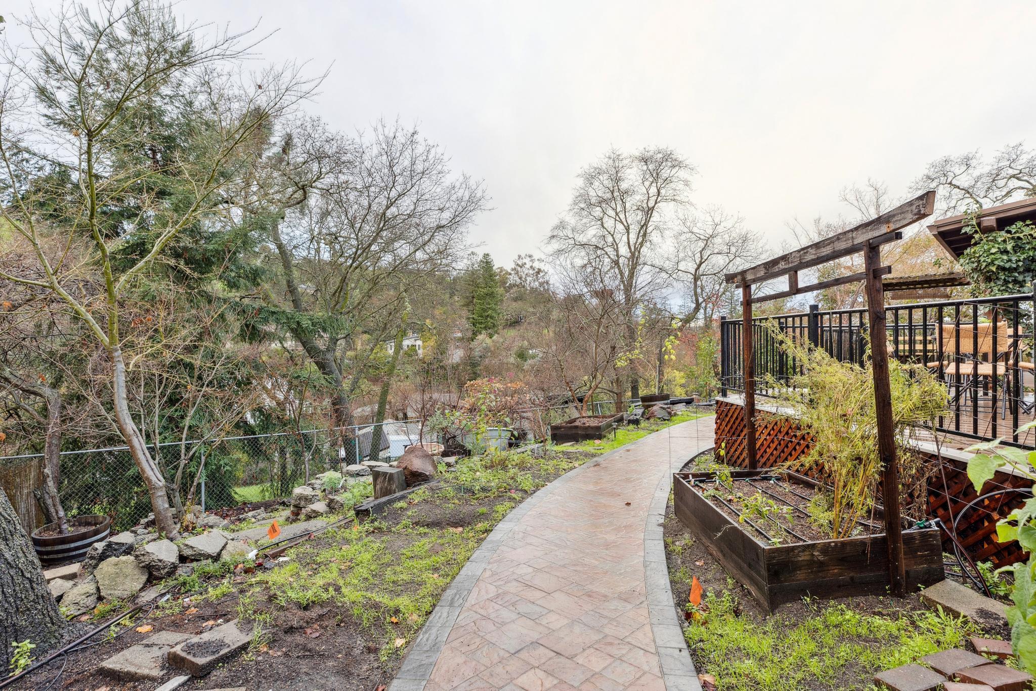 Detail Gallery Image 40 of 57 For 411 La Vista Rd, Walnut Creek,  CA 94598 - 4 Beds | 3 Baths