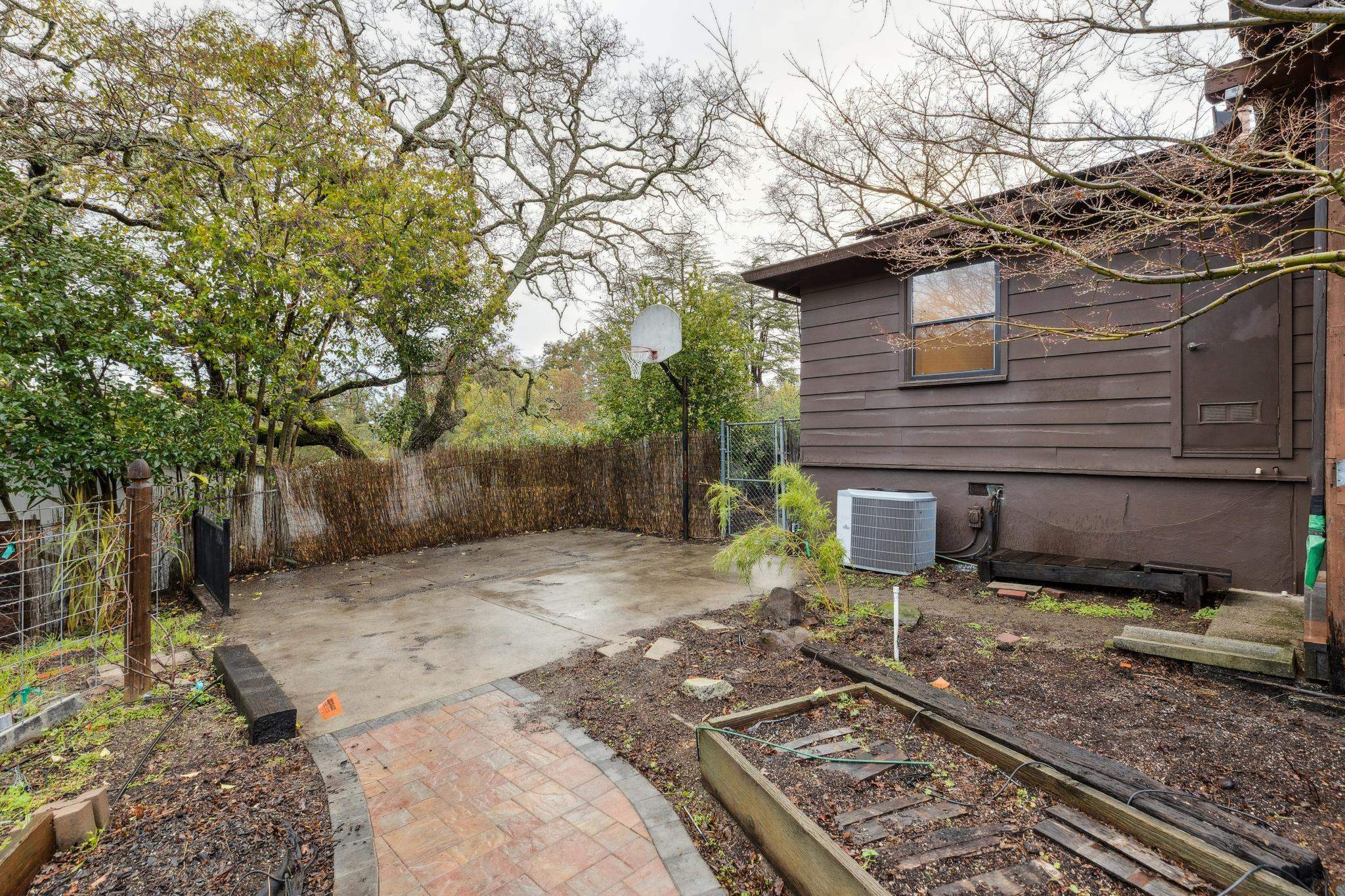 Detail Gallery Image 43 of 57 For 411 La Vista Rd, Walnut Creek,  CA 94598 - 4 Beds | 3 Baths