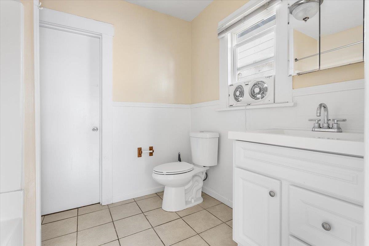 Detail Gallery Image 17 of 23 For 3029 Chestnut St, Oakland,  CA 94608 - – Beds | – Baths