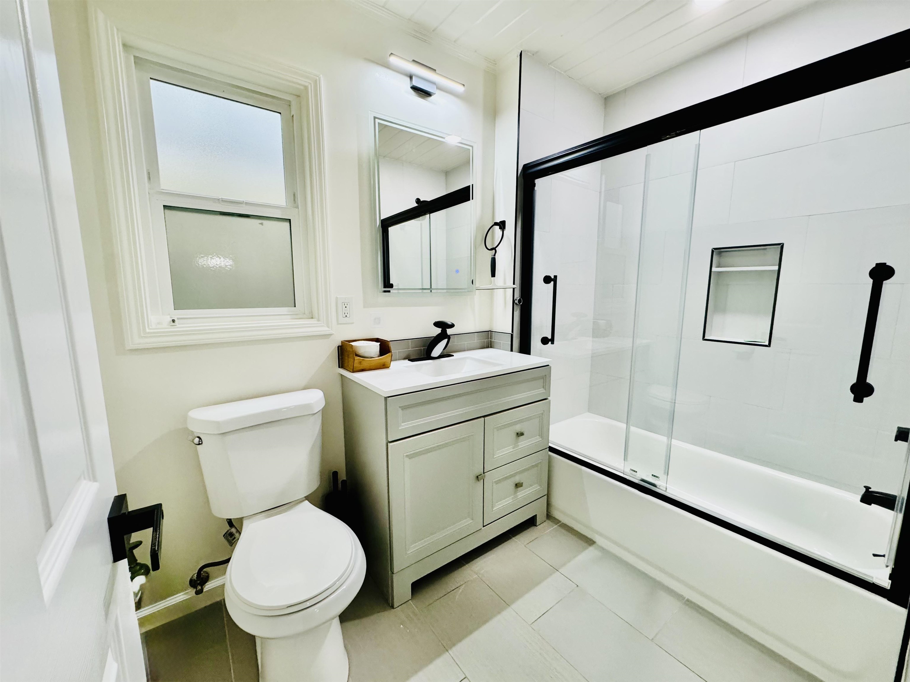 Detail Gallery Image 12 of 16 For 534 Rincon Rd, El Sobrante,  CA 94803 - 3 Beds | 2 Baths