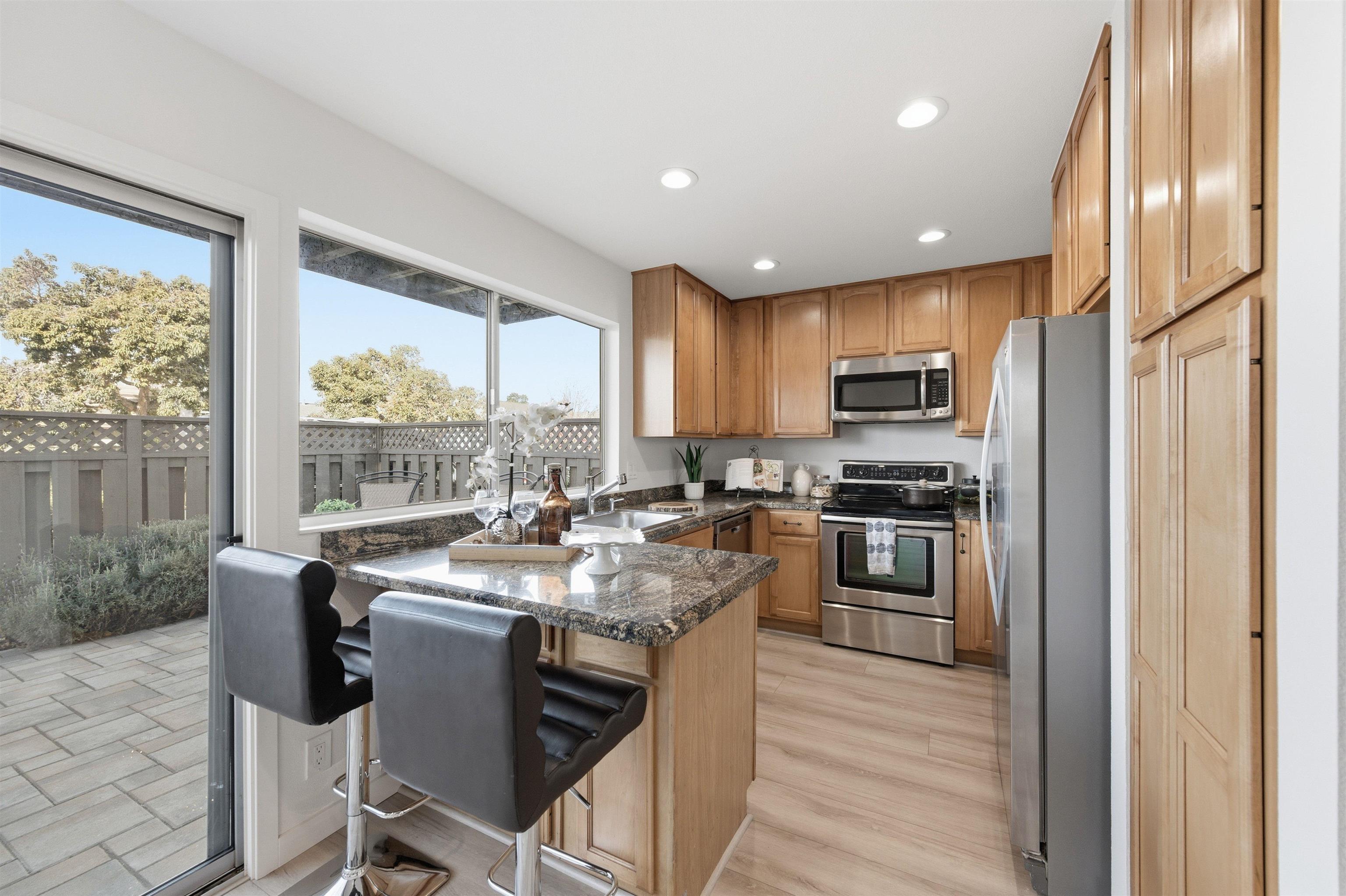 Detail Gallery Image 13 of 54 For 842 Erickson Ln, Foster City,  CA 94404 - 4 Beds | 2/1 Baths