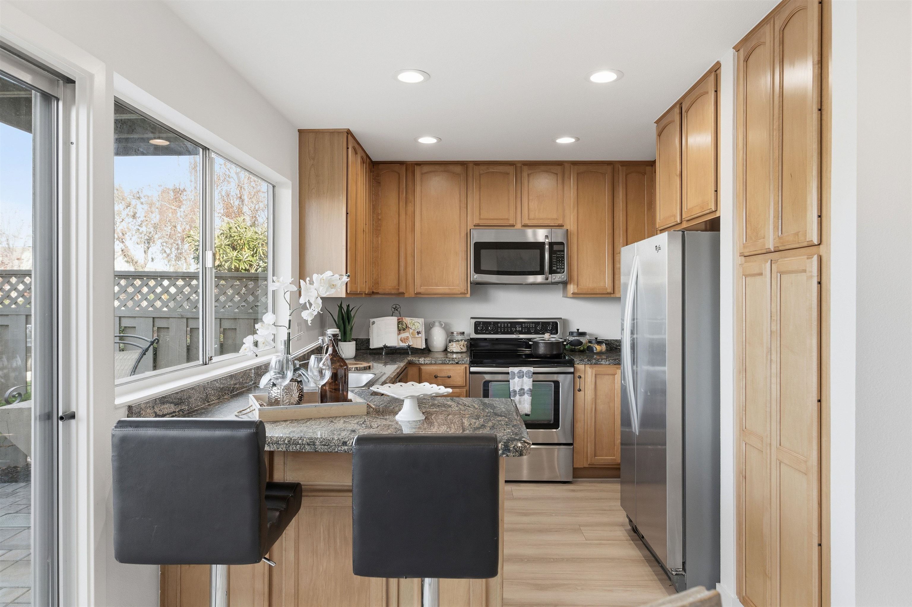 Detail Gallery Image 14 of 54 For 842 Erickson Ln, Foster City,  CA 94404 - 4 Beds | 2/1 Baths