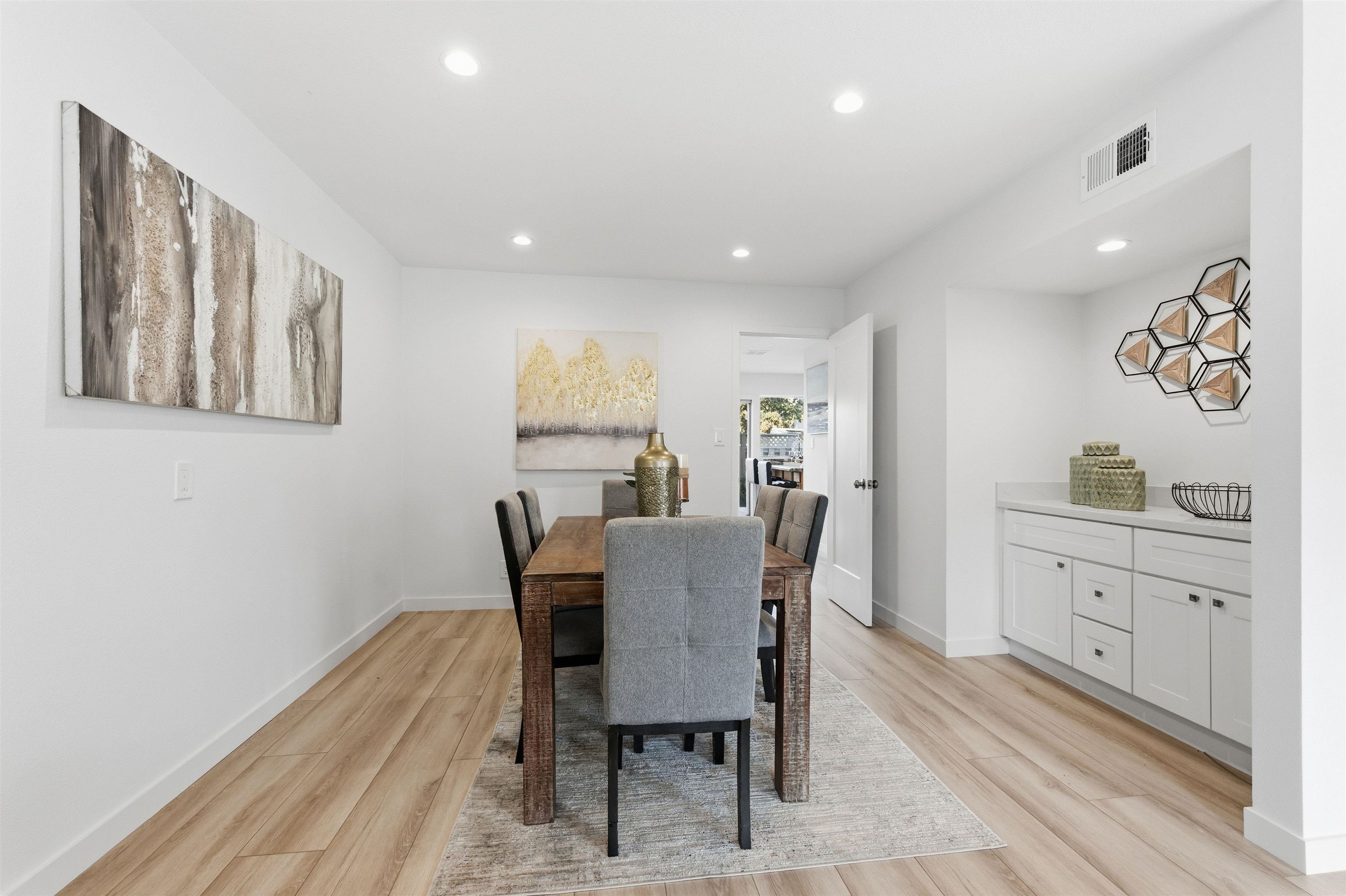 Detail Gallery Image 10 of 54 For 842 Erickson Ln, Foster City,  CA 94404 - 4 Beds | 2/1 Baths