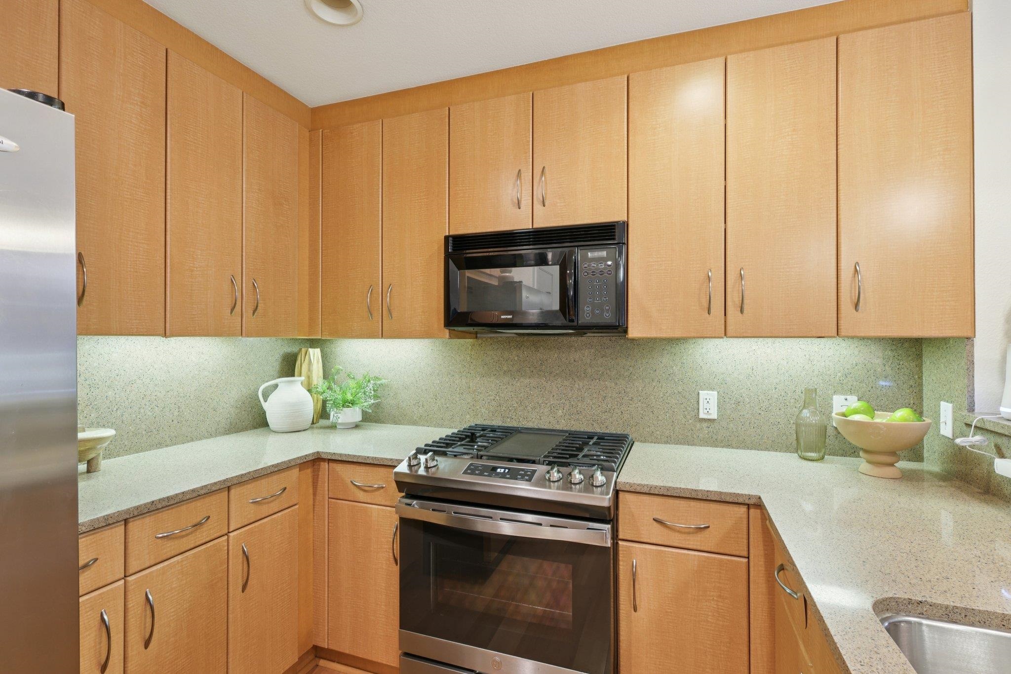 Detail Gallery Image 13 of 33 For 1511 Jefferson St Unit Th11,  Oakland,  CA 94612 - 2 Beds | 2/1 Baths