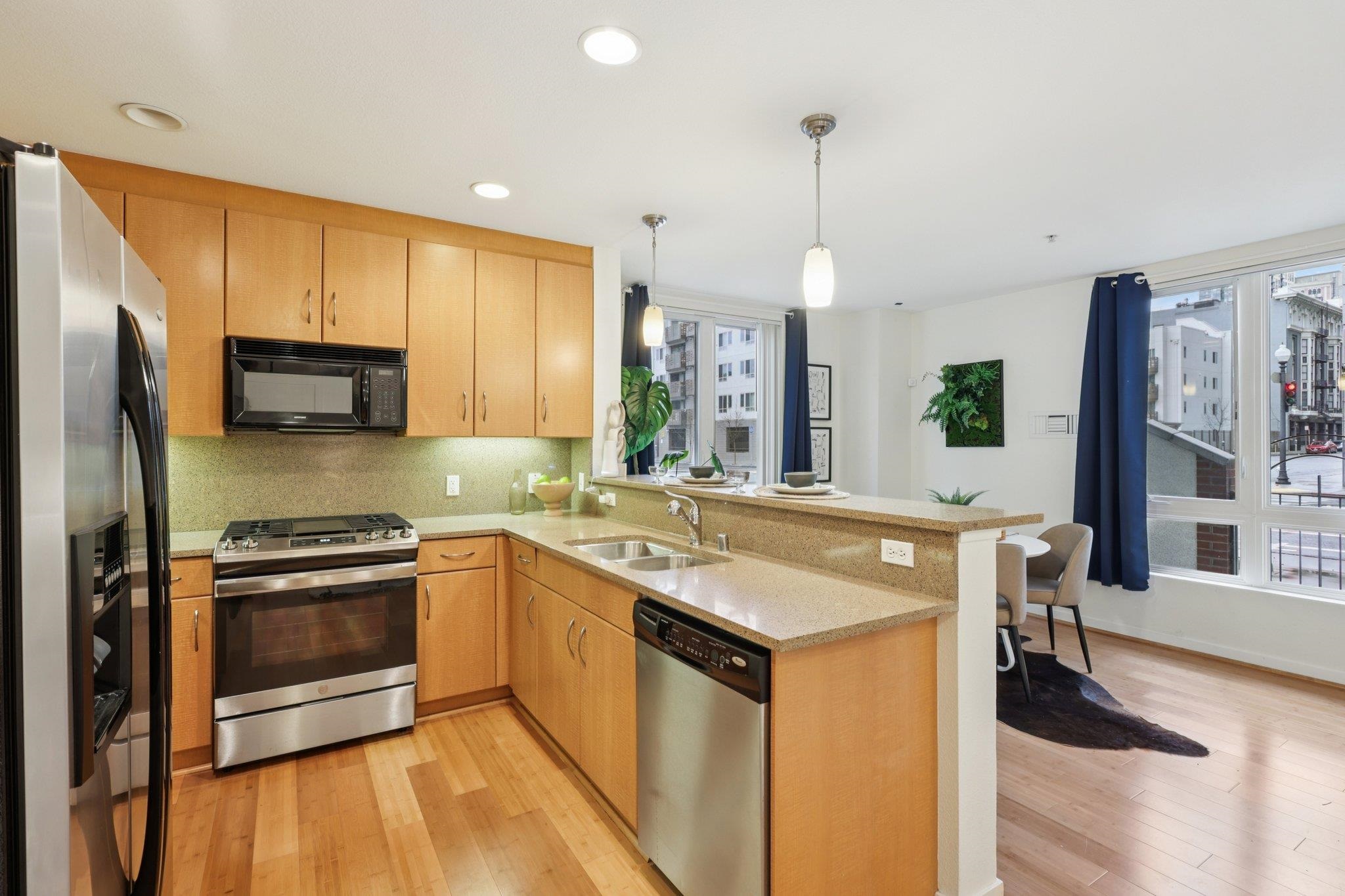 Detail Gallery Image 14 of 33 For 1511 Jefferson St Unit Th11,  Oakland,  CA 94612 - 2 Beds | 2/1 Baths