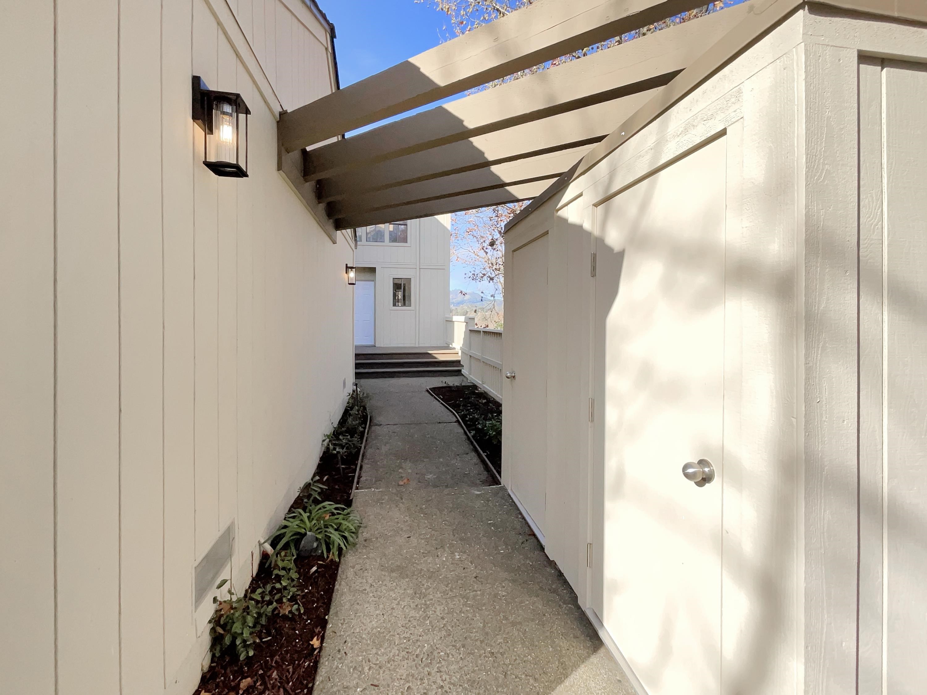 Detail Gallery Image 41 of 45 For 1861 Lamplight Ct, Walnut Creek,  CA 94597 - 3 Beds | 2/1 Baths