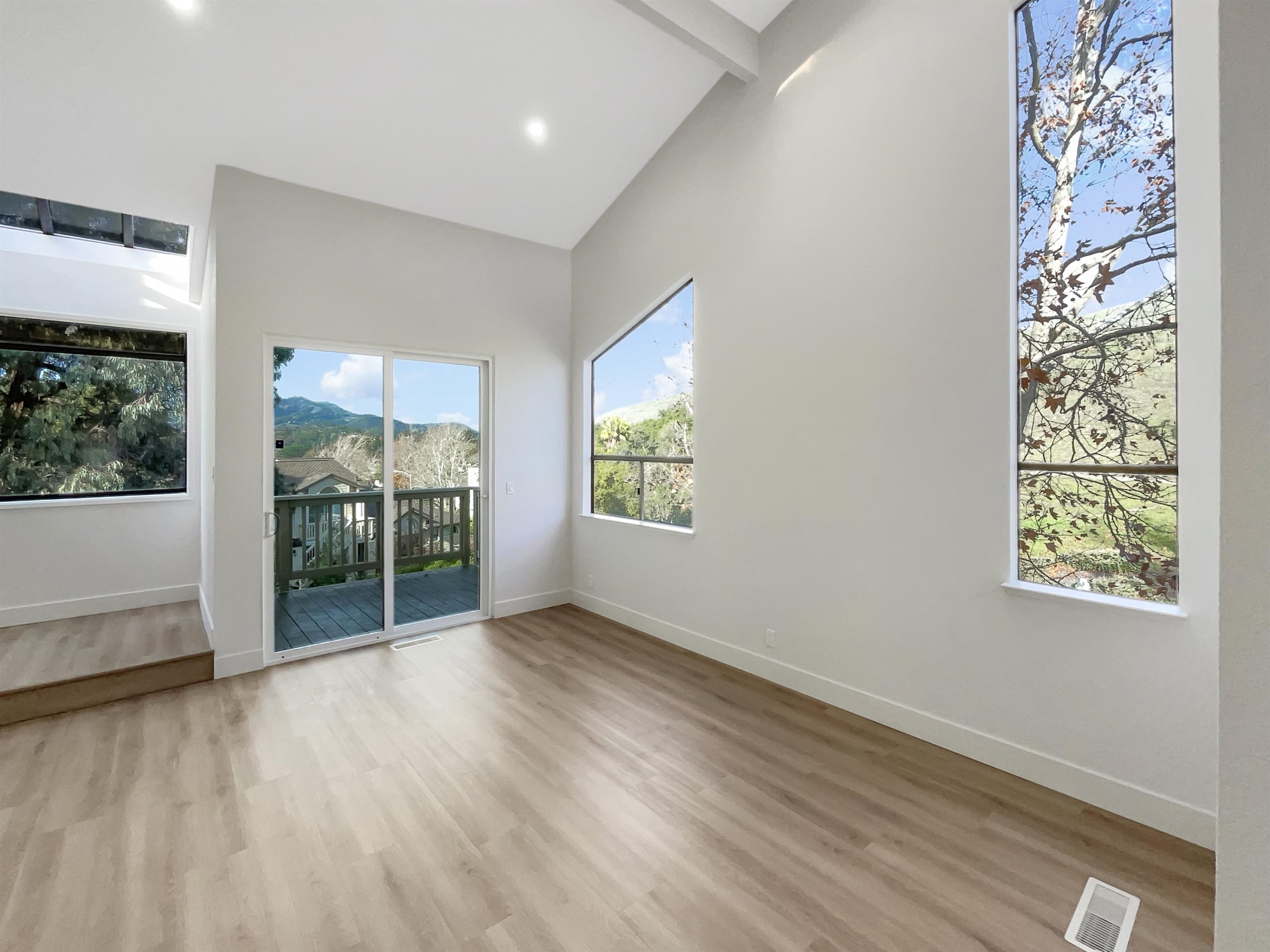 Detail Gallery Image 8 of 45 For 1861 Lamplight Ct, Walnut Creek,  CA 94597 - 3 Beds | 2/1 Baths