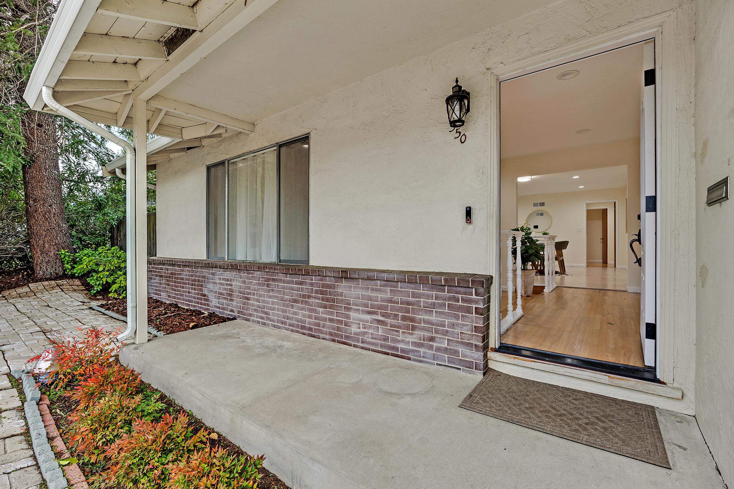 Detail Gallery Image 2 of 34 For 550 Blue Ridge Dr, Martinez,  CA 94553 - 4 Beds | 2 Baths