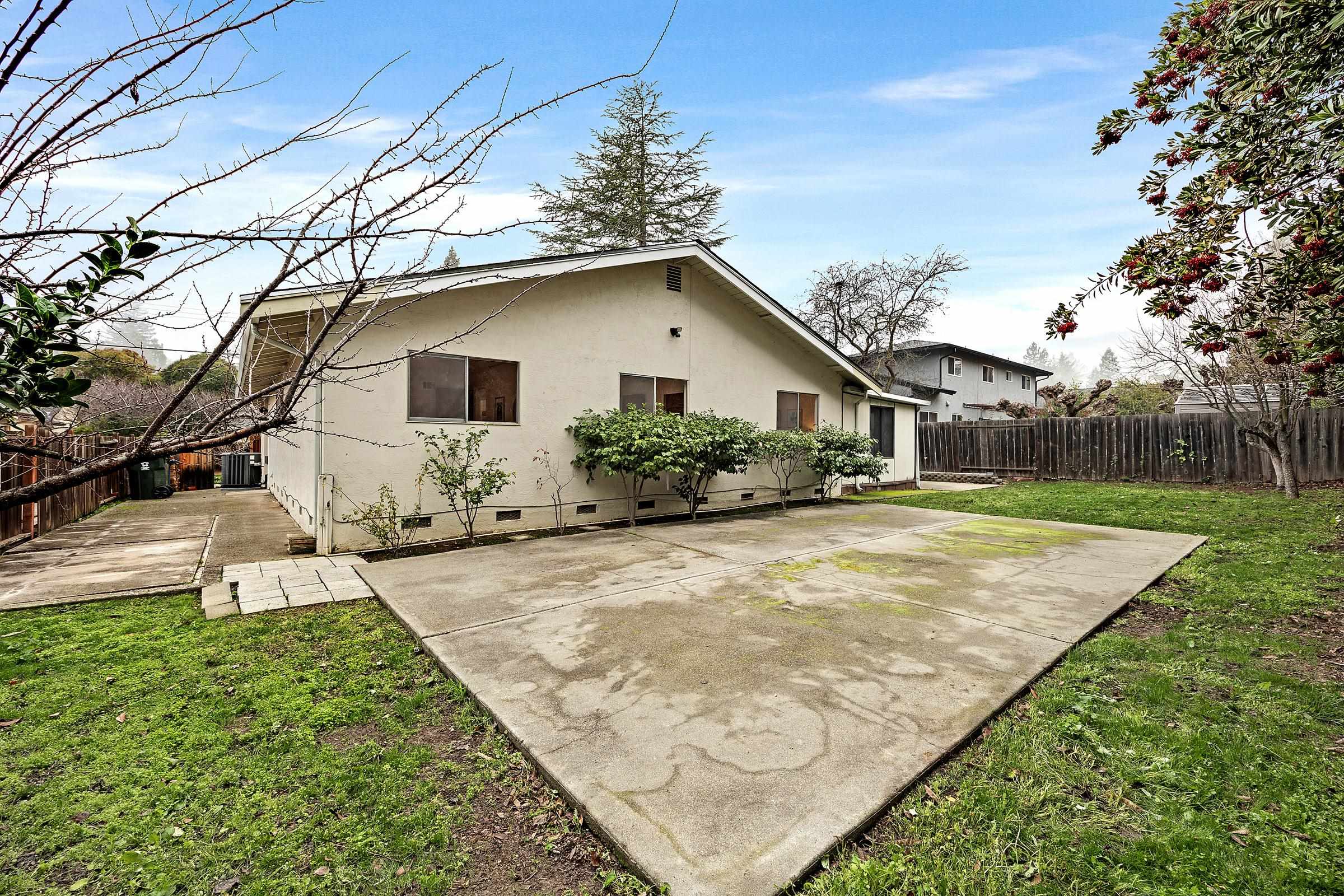 Detail Gallery Image 30 of 34 For 550 Blue Ridge Dr, Martinez,  CA 94553 - 4 Beds | 2 Baths