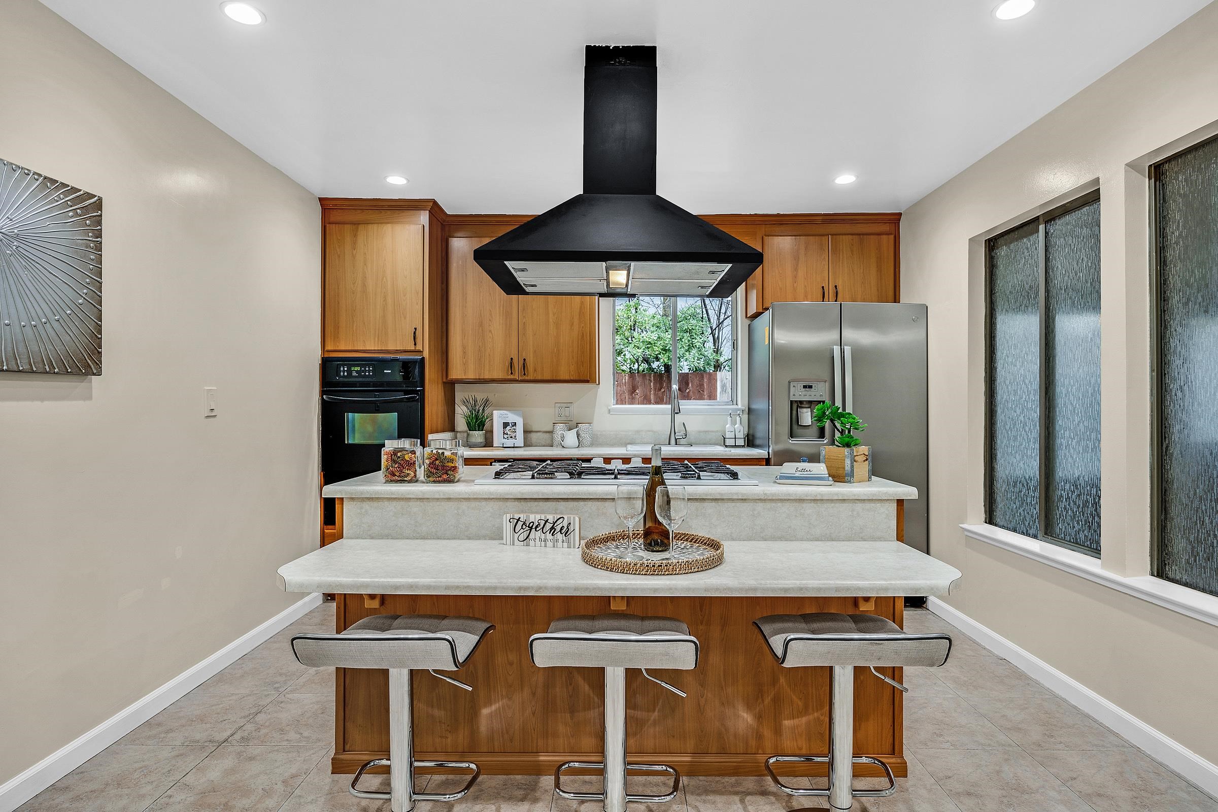 Detail Gallery Image 8 of 34 For 550 Blue Ridge Dr, Martinez,  CA 94553 - 4 Beds | 2 Baths