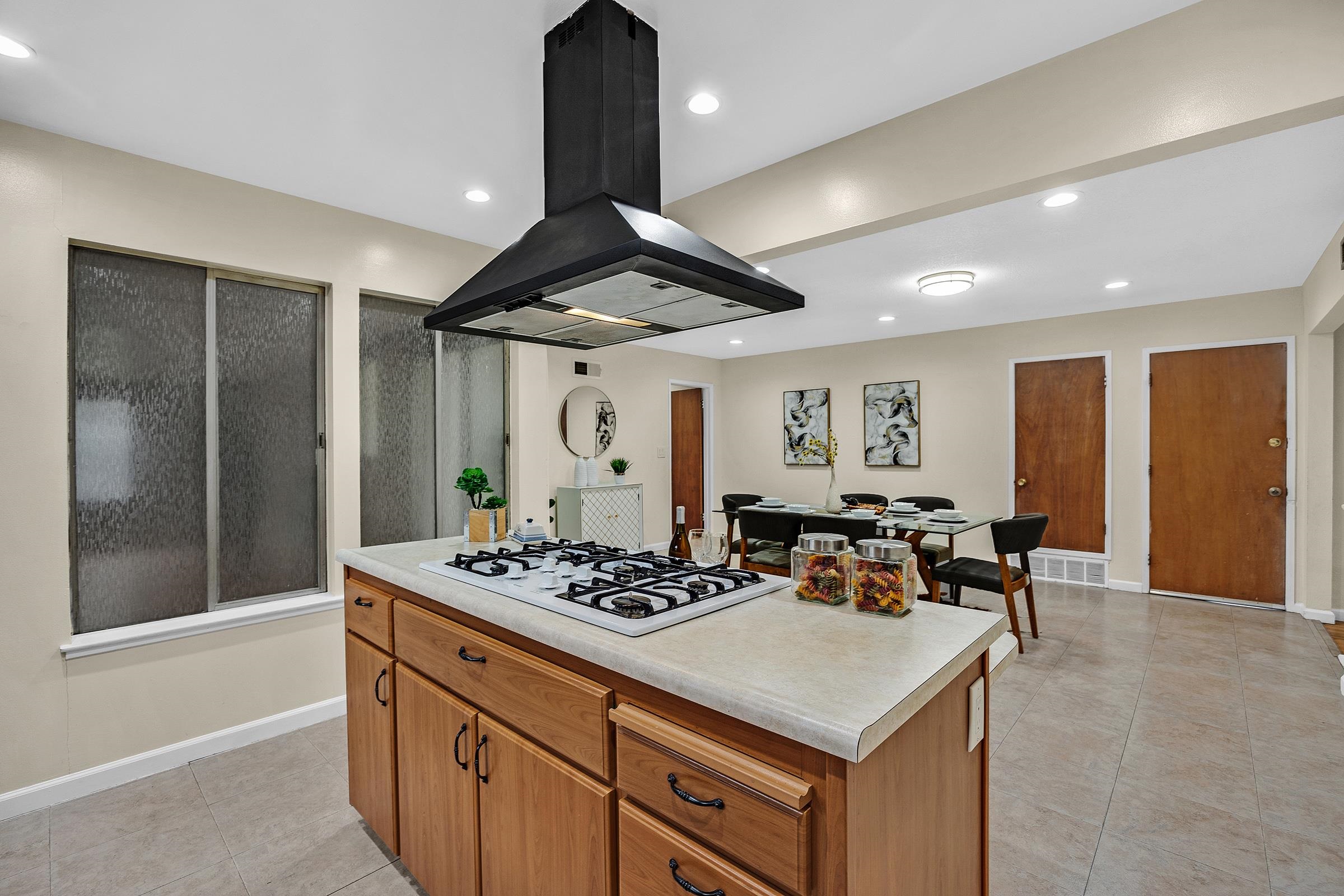 Detail Gallery Image 10 of 34 For 550 Blue Ridge Dr, Martinez,  CA 94553 - 4 Beds | 2 Baths