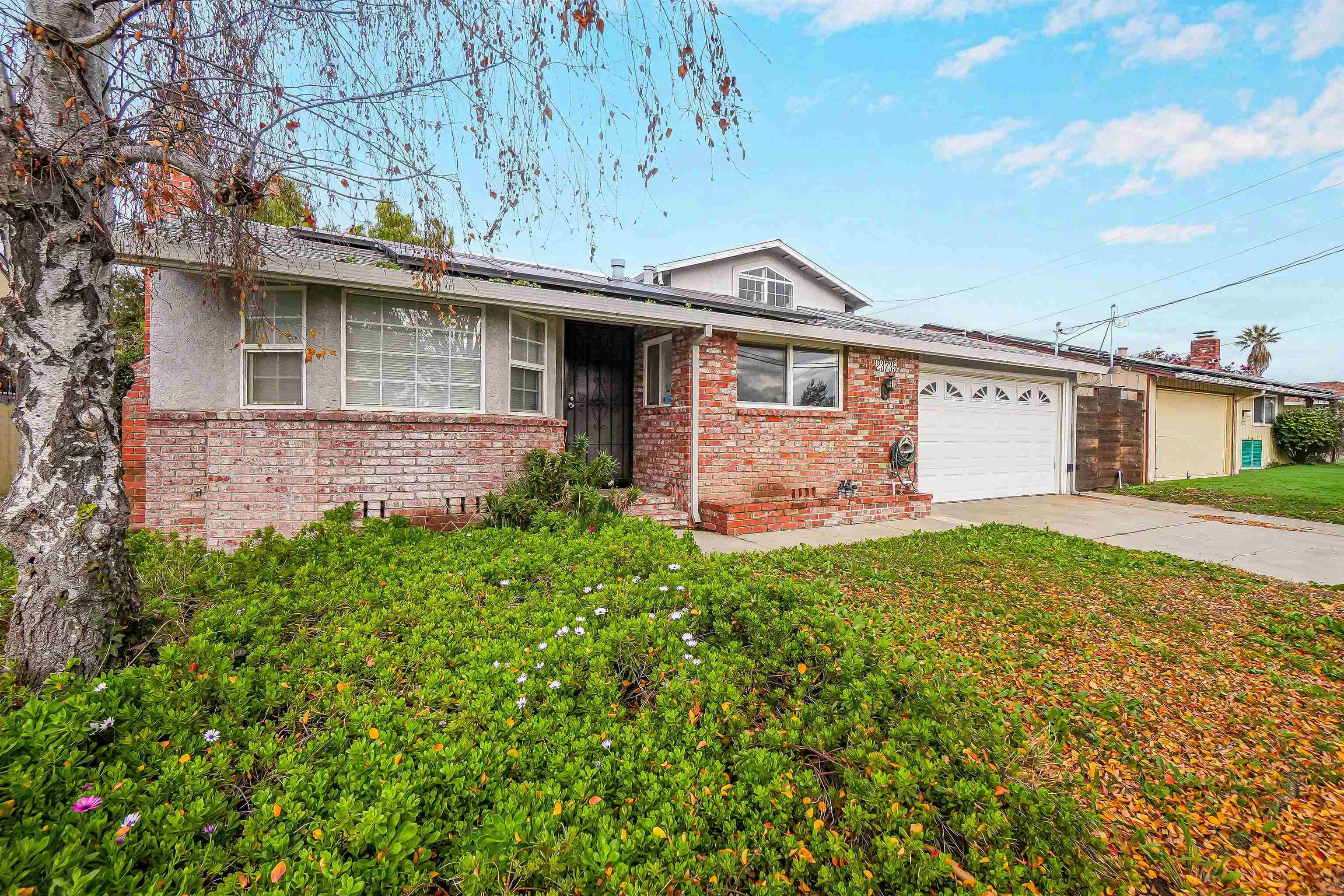 Detail Gallery Image 3 of 38 For 23735 Nevada Rd, Hayward,  CA 94541 - 3 Beds | 2 Baths