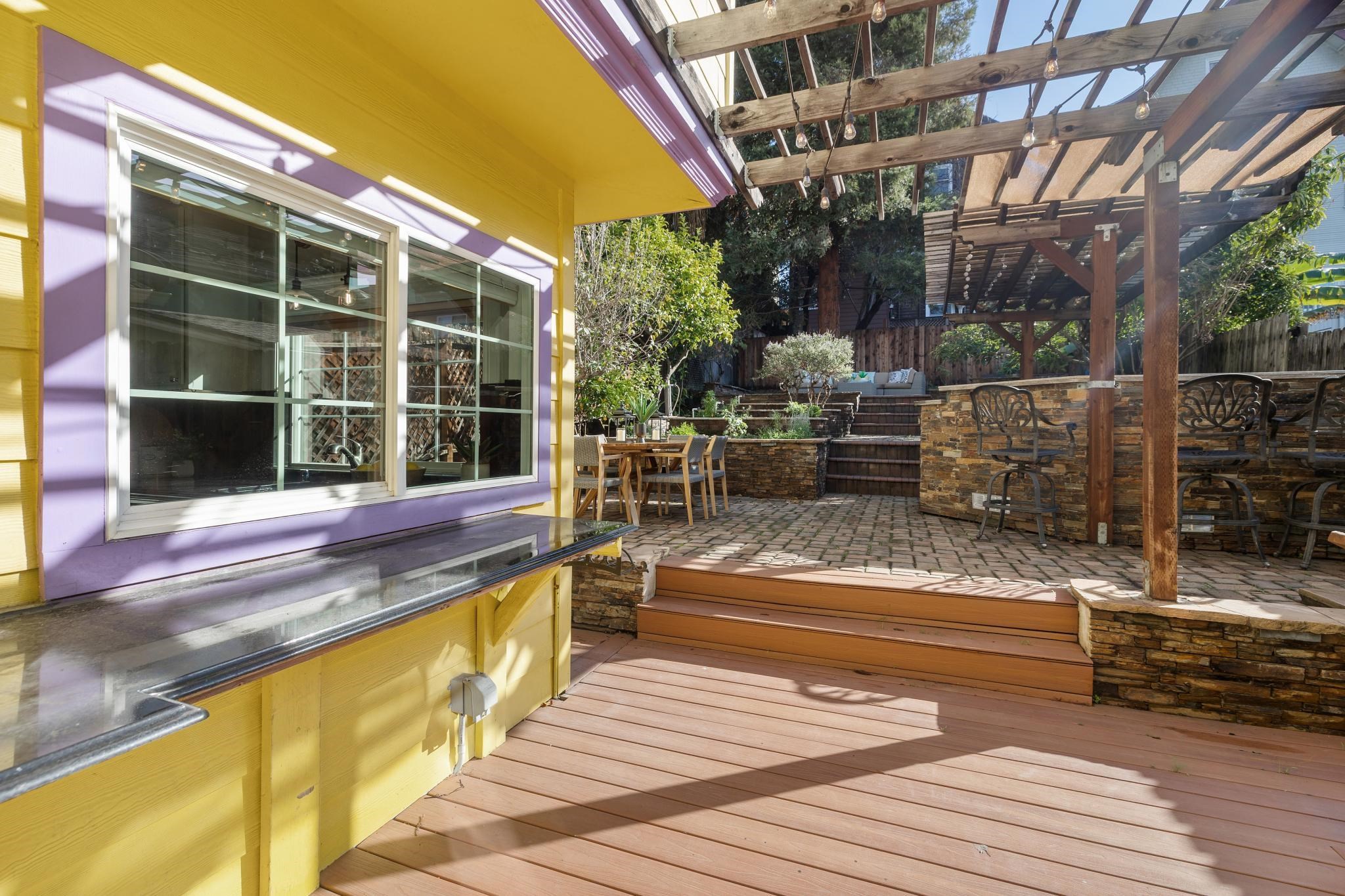 Detail Gallery Image 16 of 46 For 3340 Harrison St, Oakland,  CA 94611 - 3 Beds | 2 Baths