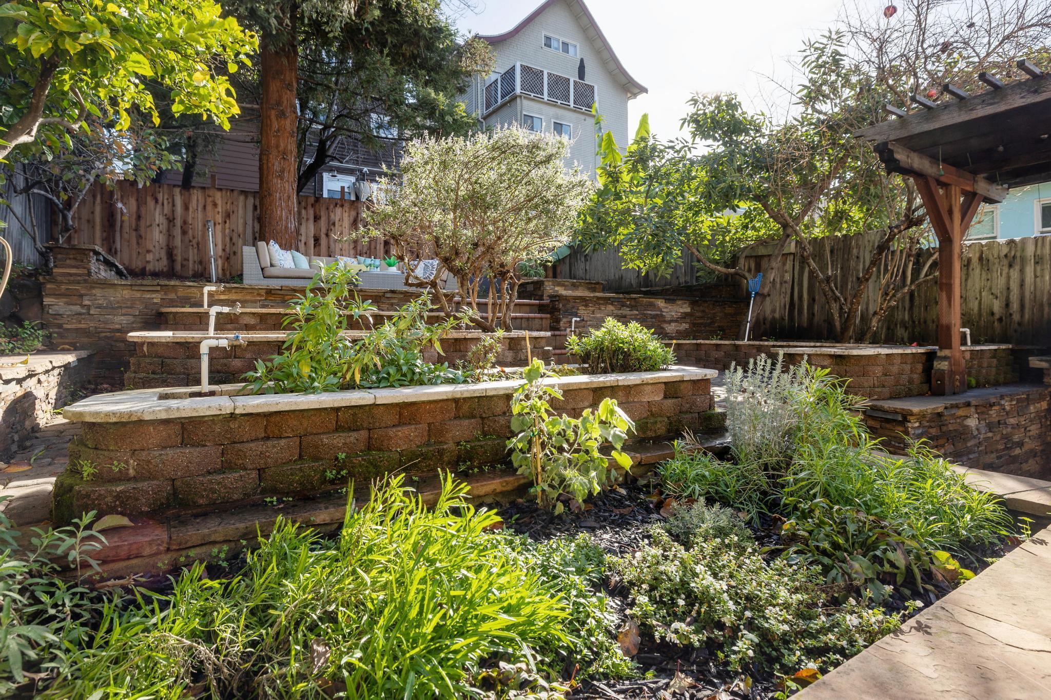 Detail Gallery Image 21 of 46 For 3340 Harrison St, Oakland,  CA 94611 - 3 Beds | 2 Baths