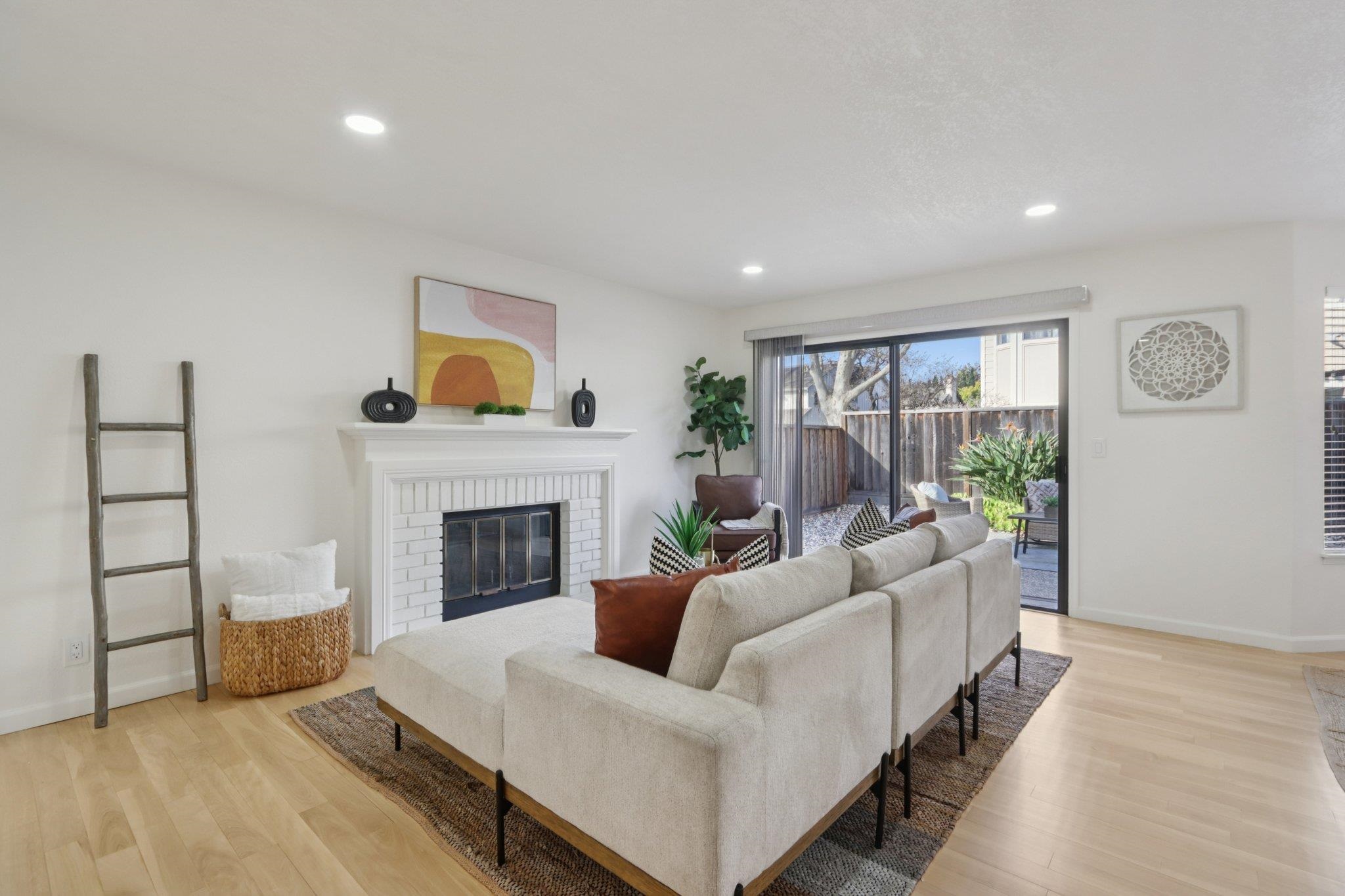 Detail Gallery Image 2 of 31 For 3691 Thrush Ter, Fremont,  CA 94555 - 2 Beds | 2/1 Baths