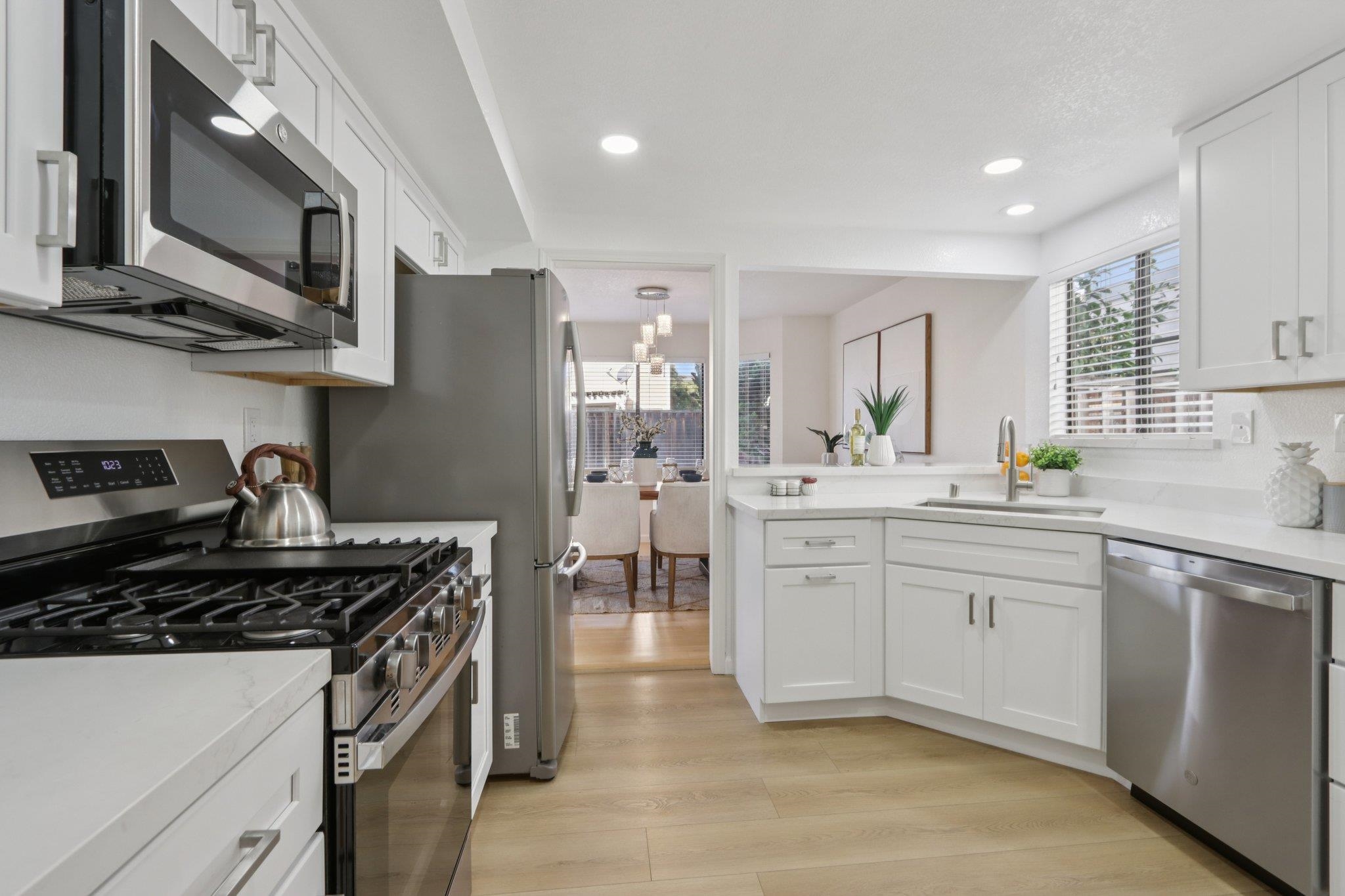 Detail Gallery Image 12 of 31 For 3691 Thrush Ter, Fremont,  CA 94555 - 2 Beds | 2/1 Baths