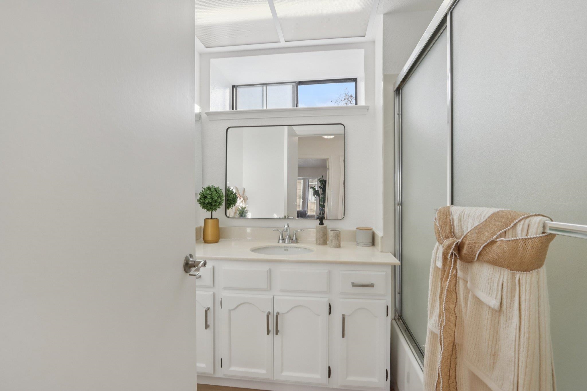 Detail Gallery Image 18 of 31 For 3691 Thrush Ter, Fremont,  CA 94555 - 2 Beds | 2/1 Baths