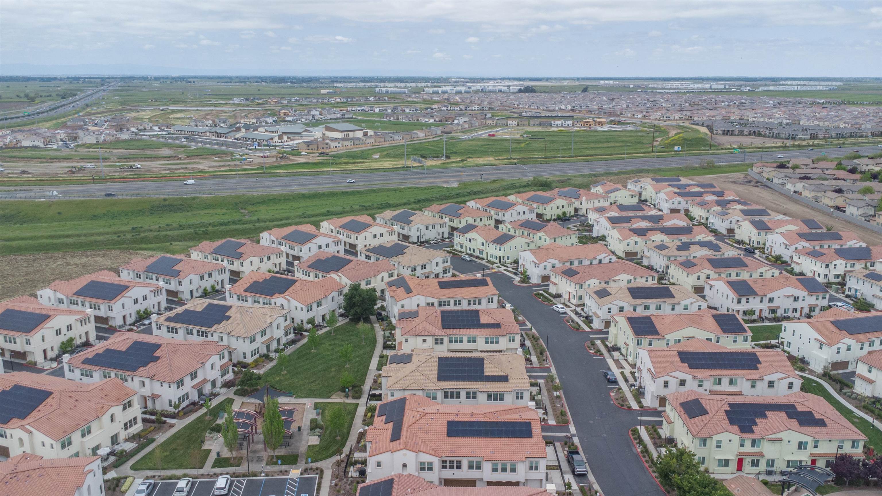 Detail Gallery Image 4 of 32 For 5301 E Commerce Way #34104,  Sacramento,  CA 95835 - 2 Beds | 2 Baths