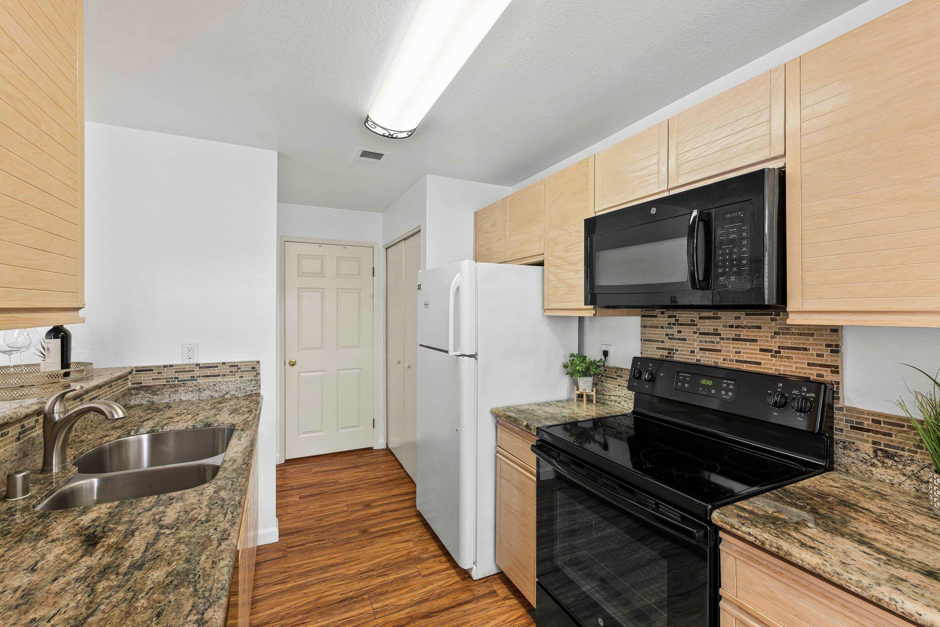 Detail Gallery Image 27 of 30 For 8185 Mountain View Dr #C,  Pleasanton,  CA 94588 - 1 Beds | 1 Baths