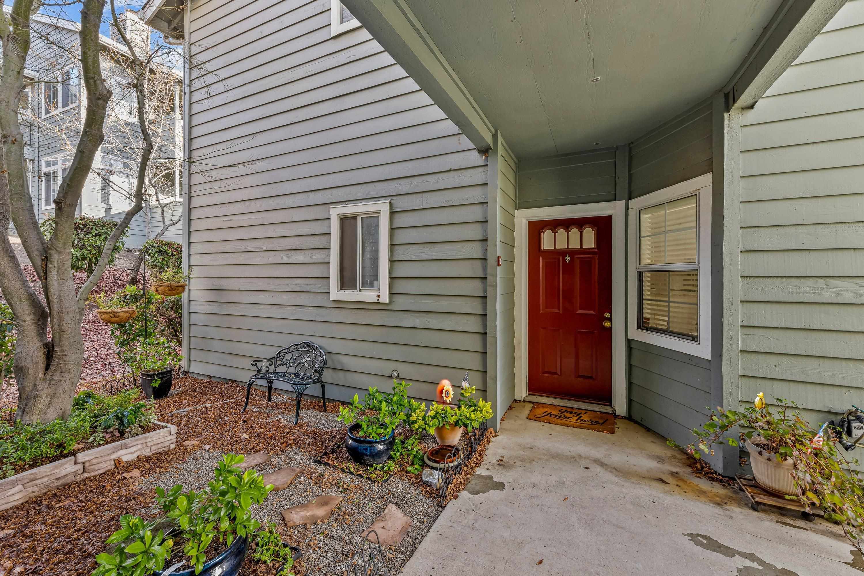 Detail Gallery Image 4 of 30 For 8185 Mountain View Dr #C,  Pleasanton,  CA 94588 - 1 Beds | 1 Baths