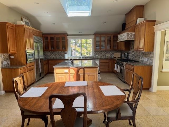 Detail Gallery Image 5 of 19 For 102 Overhill Rd, Orinda,  CA 94563 - 5 Beds | 4/1 Baths