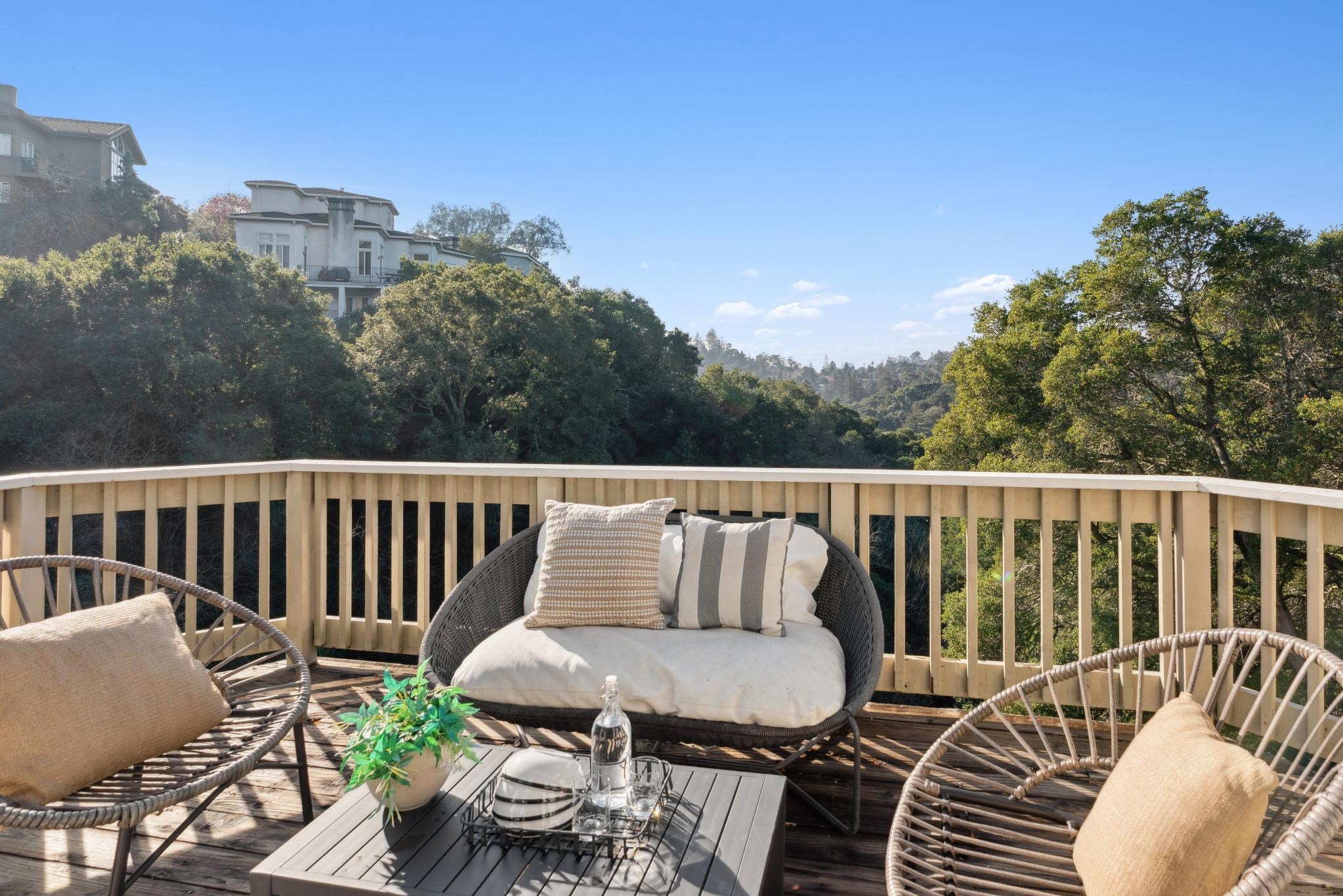 Detail Gallery Image 11 of 52 For 1715 Alhambra Ln, Oakland,  CA 94611 - 4 Beds | 3 Baths