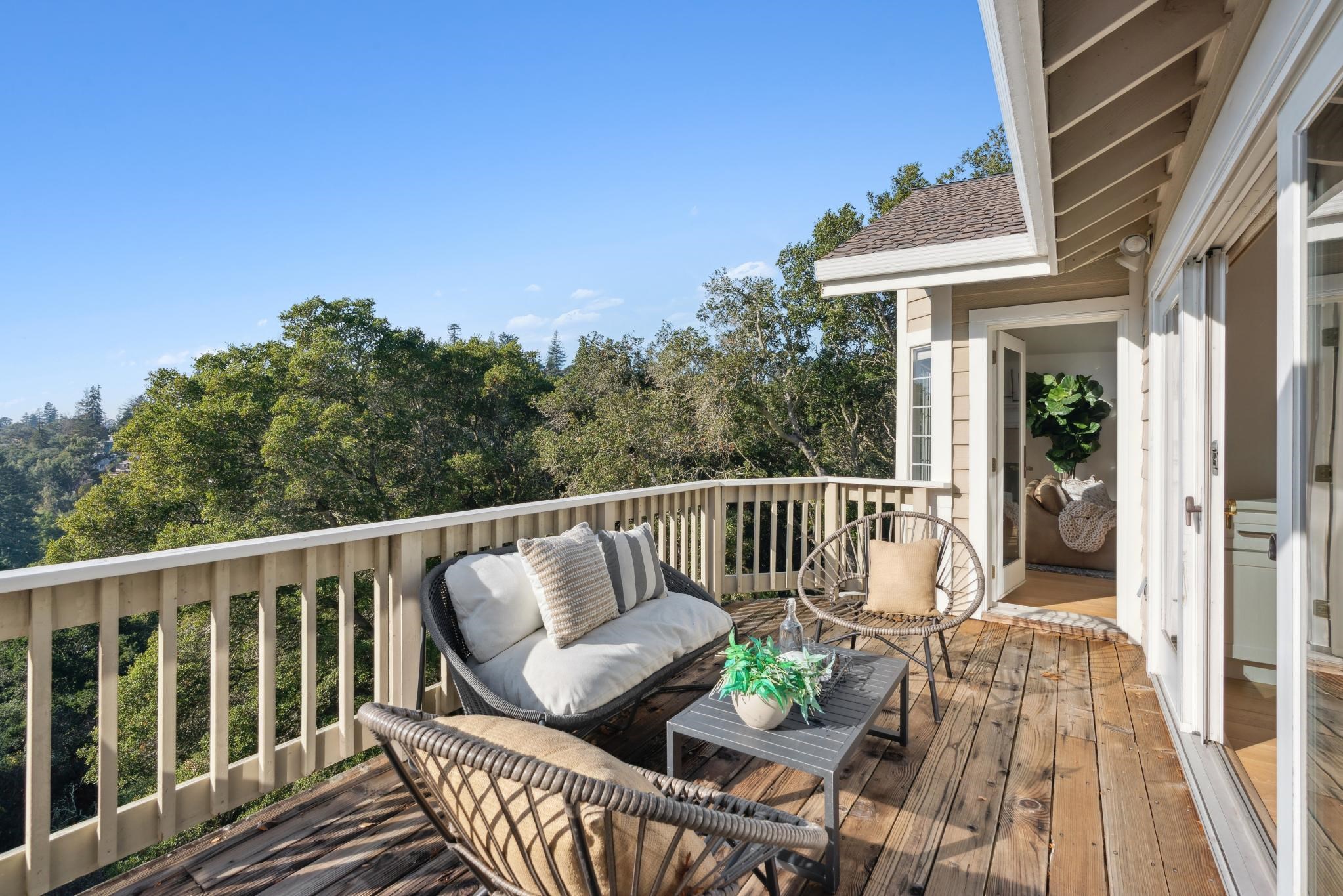 Detail Gallery Image 12 of 52 For 1715 Alhambra Ln, Oakland,  CA 94611 - 4 Beds | 3 Baths