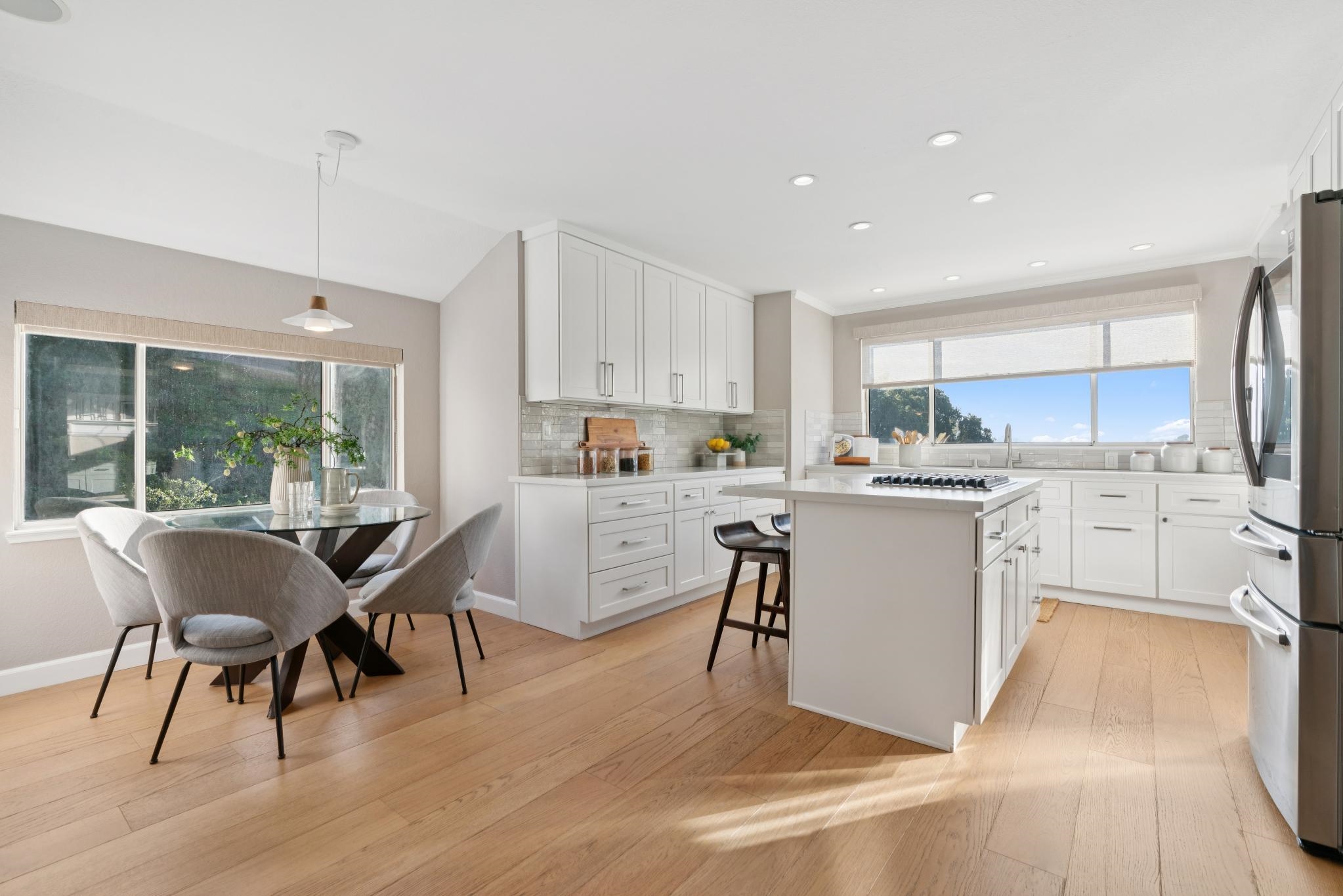 Detail Gallery Image 19 of 52 For 1715 Alhambra Ln, Oakland,  CA 94611 - 4 Beds | 3 Baths