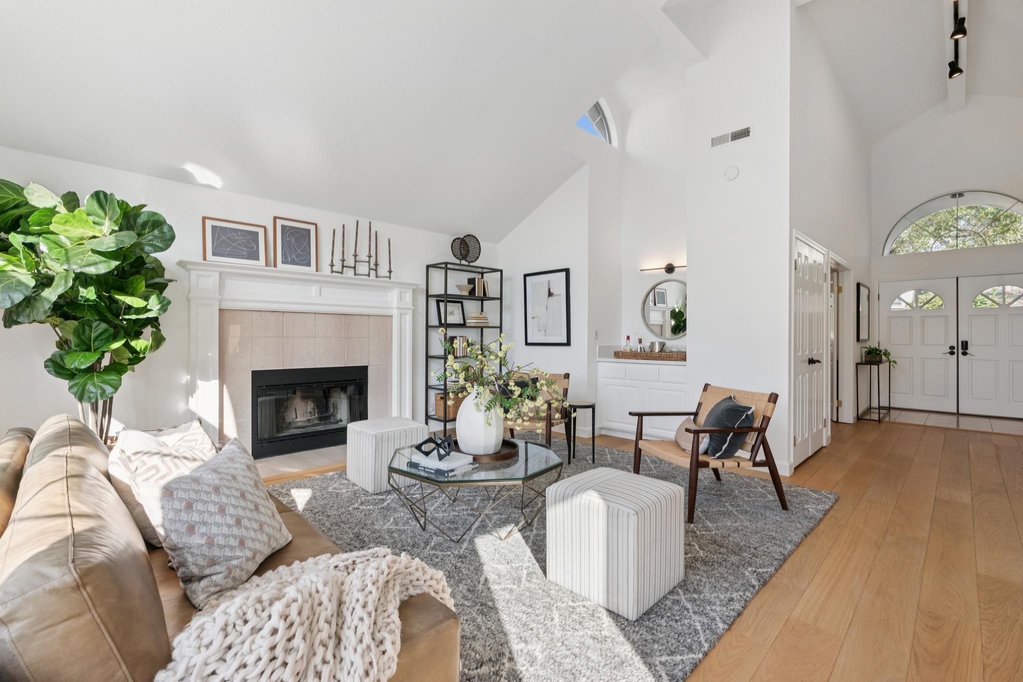 Detail Gallery Image 3 of 52 For 1715 Alhambra Ln, Oakland,  CA 94611 - 4 Beds | 3 Baths