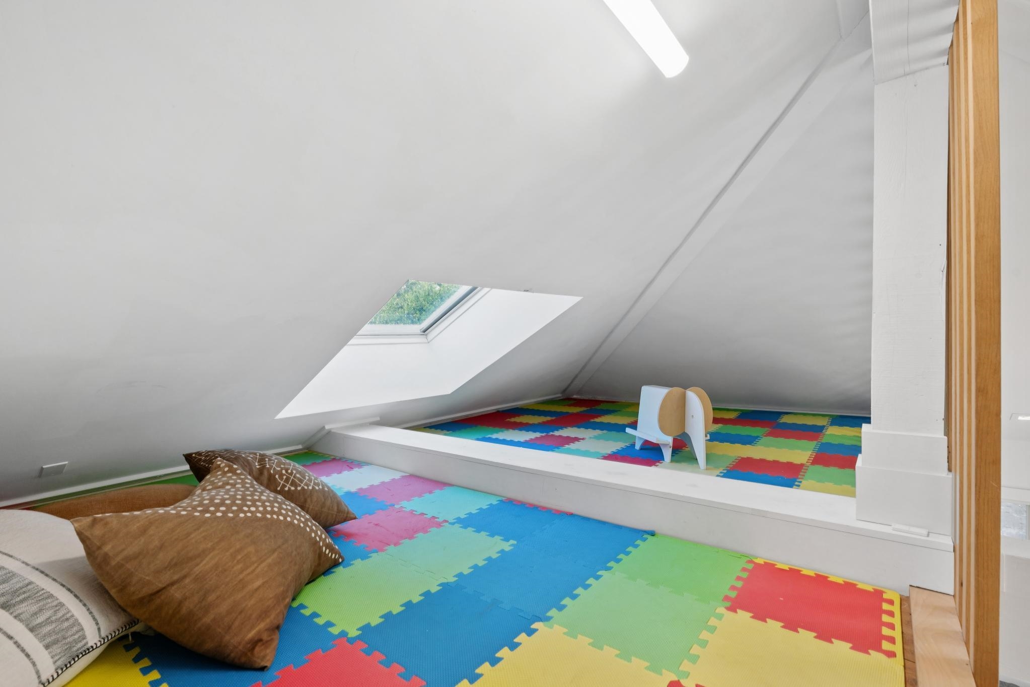 Detail Gallery Image 24 of 52 For 1715 Alhambra Ln, Oakland,  CA 94611 - 4 Beds | 3 Baths