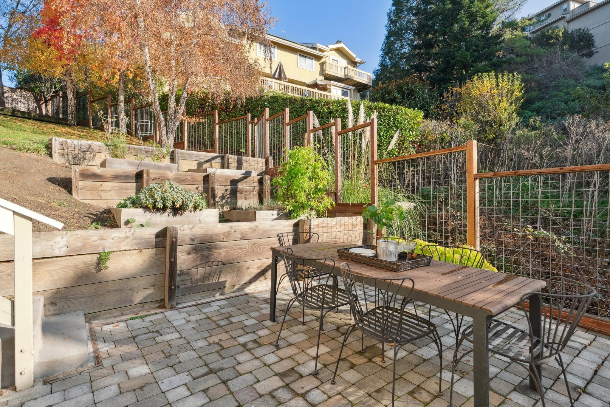 Detail Gallery Image 46 of 52 For 1715 Alhambra Ln, Oakland,  CA 94611 - 4 Beds | 3 Baths