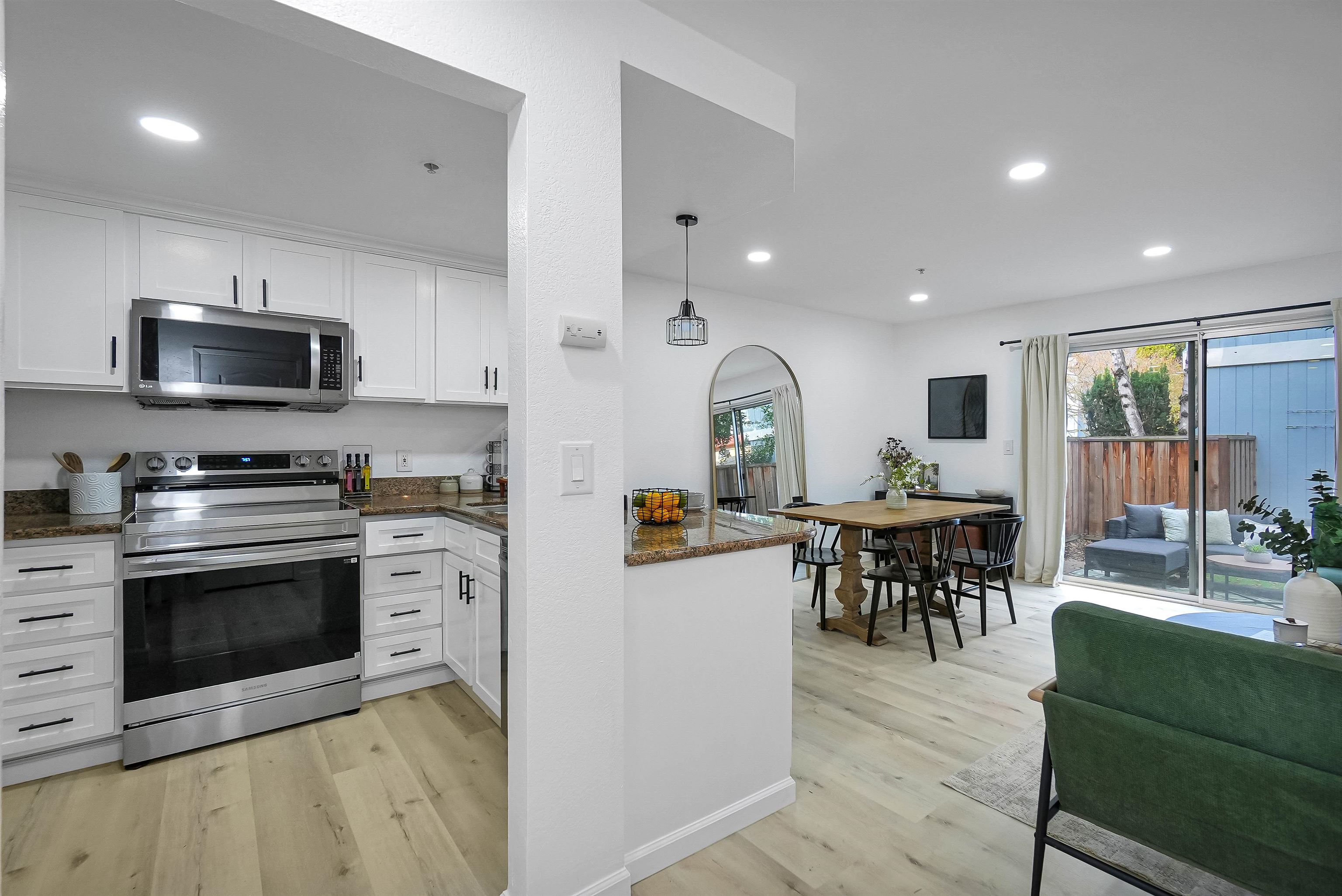 Detail Gallery Image 11 of 47 For 20115 Redwood Rd #9,  Castro Valley,  CA 94546 - 2 Beds | 2/1 Baths