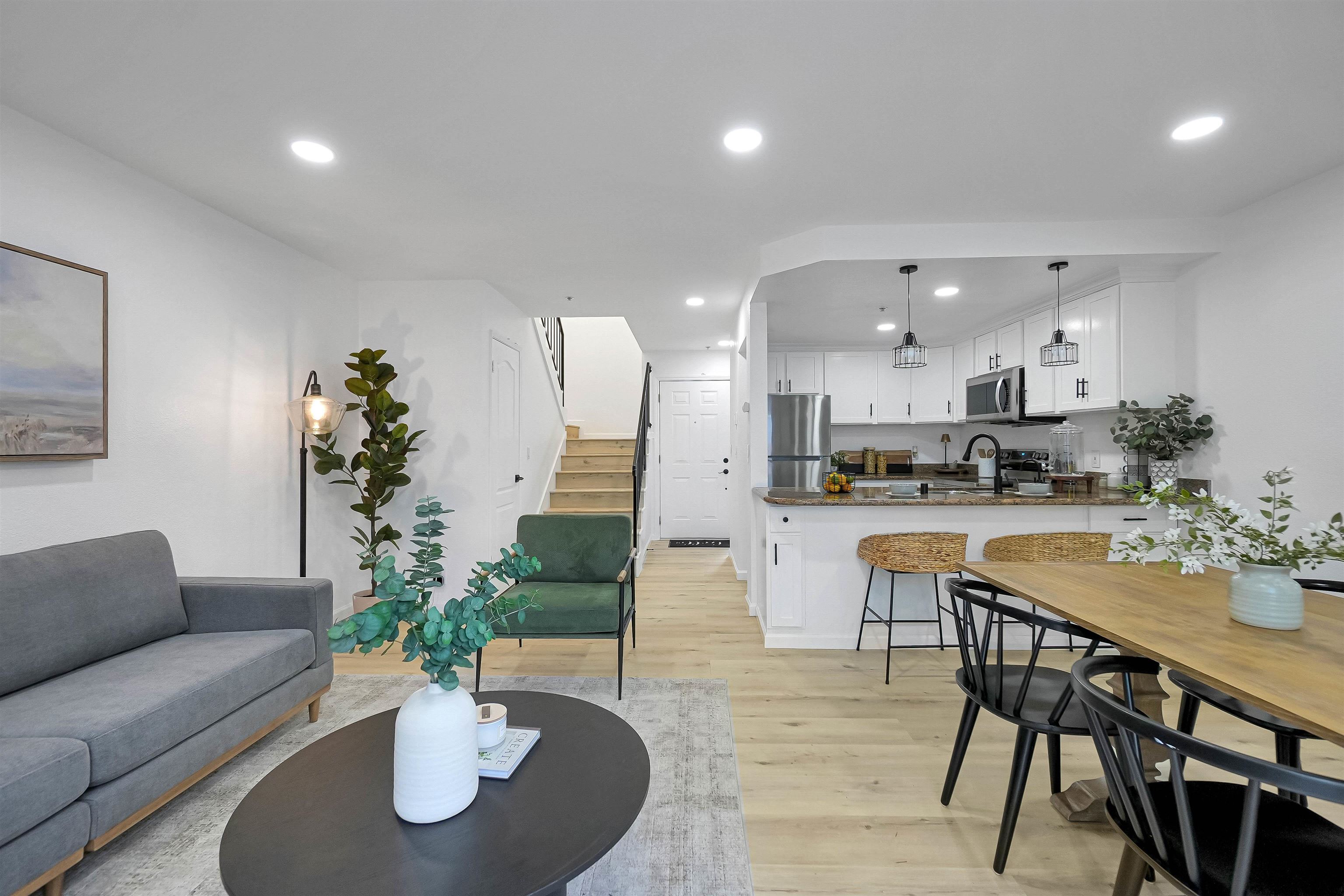 Detail Gallery Image 12 of 47 For 20115 Redwood Rd #9,  Castro Valley,  CA 94546 - 2 Beds | 2/1 Baths