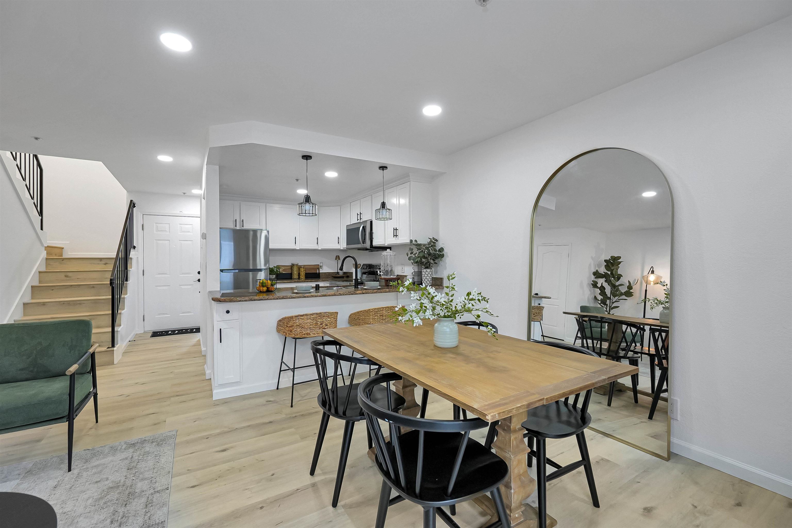 Detail Gallery Image 13 of 47 For 20115 Redwood Rd #9,  Castro Valley,  CA 94546 - 2 Beds | 2/1 Baths