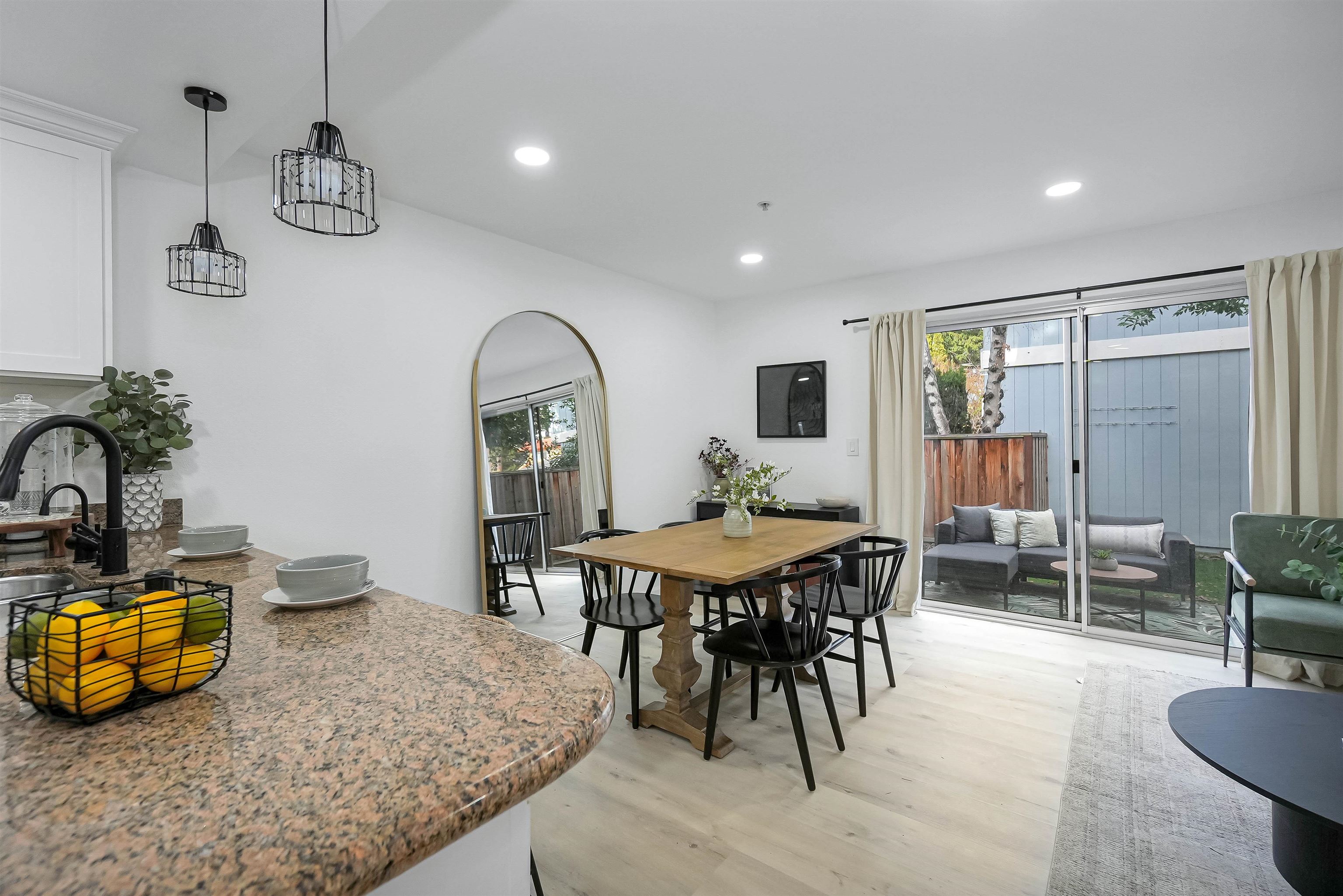 Detail Gallery Image 15 of 47 For 20115 Redwood Rd #9,  Castro Valley,  CA 94546 - 2 Beds | 2/1 Baths