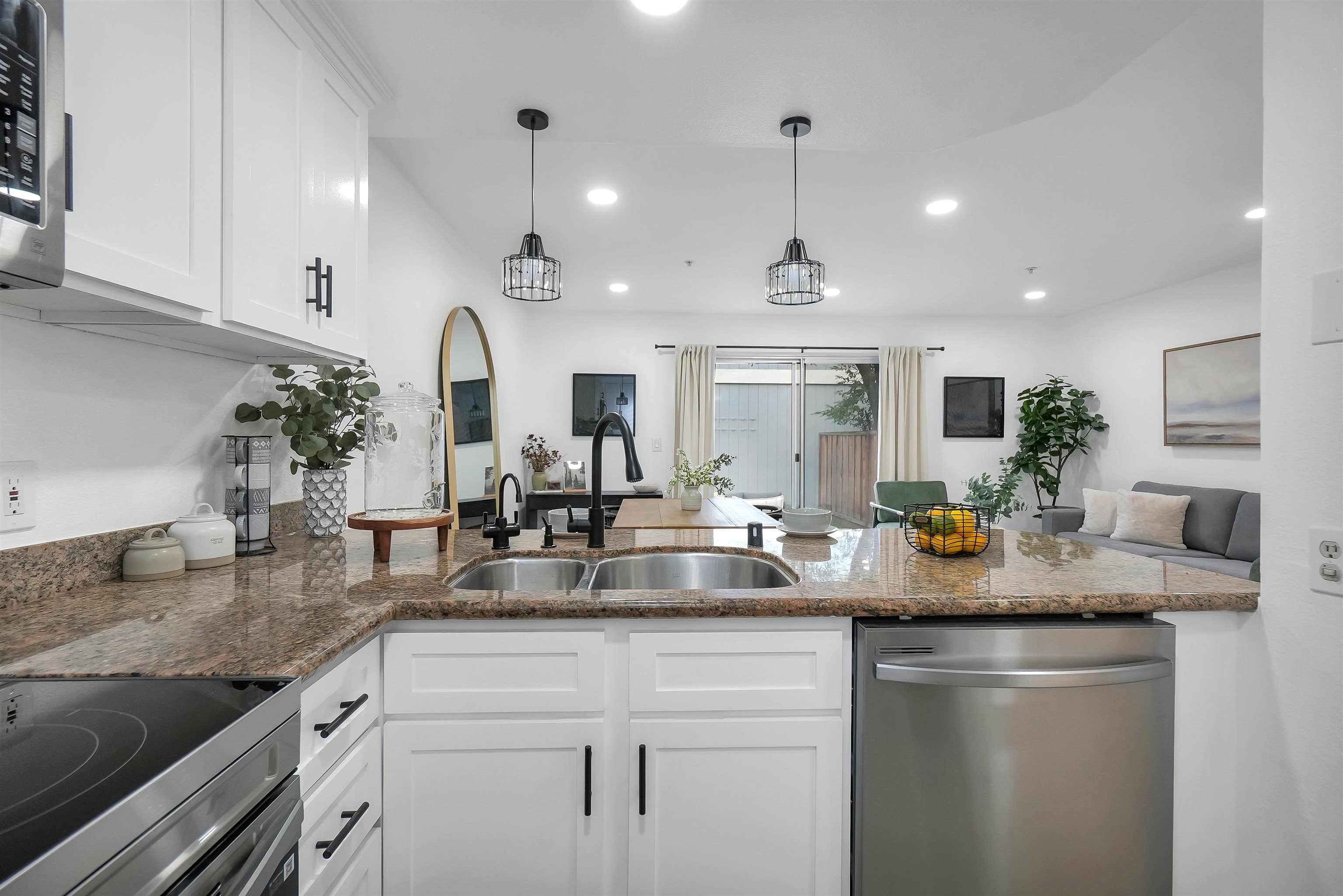 Detail Gallery Image 20 of 47 For 20115 Redwood Rd #9,  Castro Valley,  CA 94546 - 2 Beds | 2/1 Baths