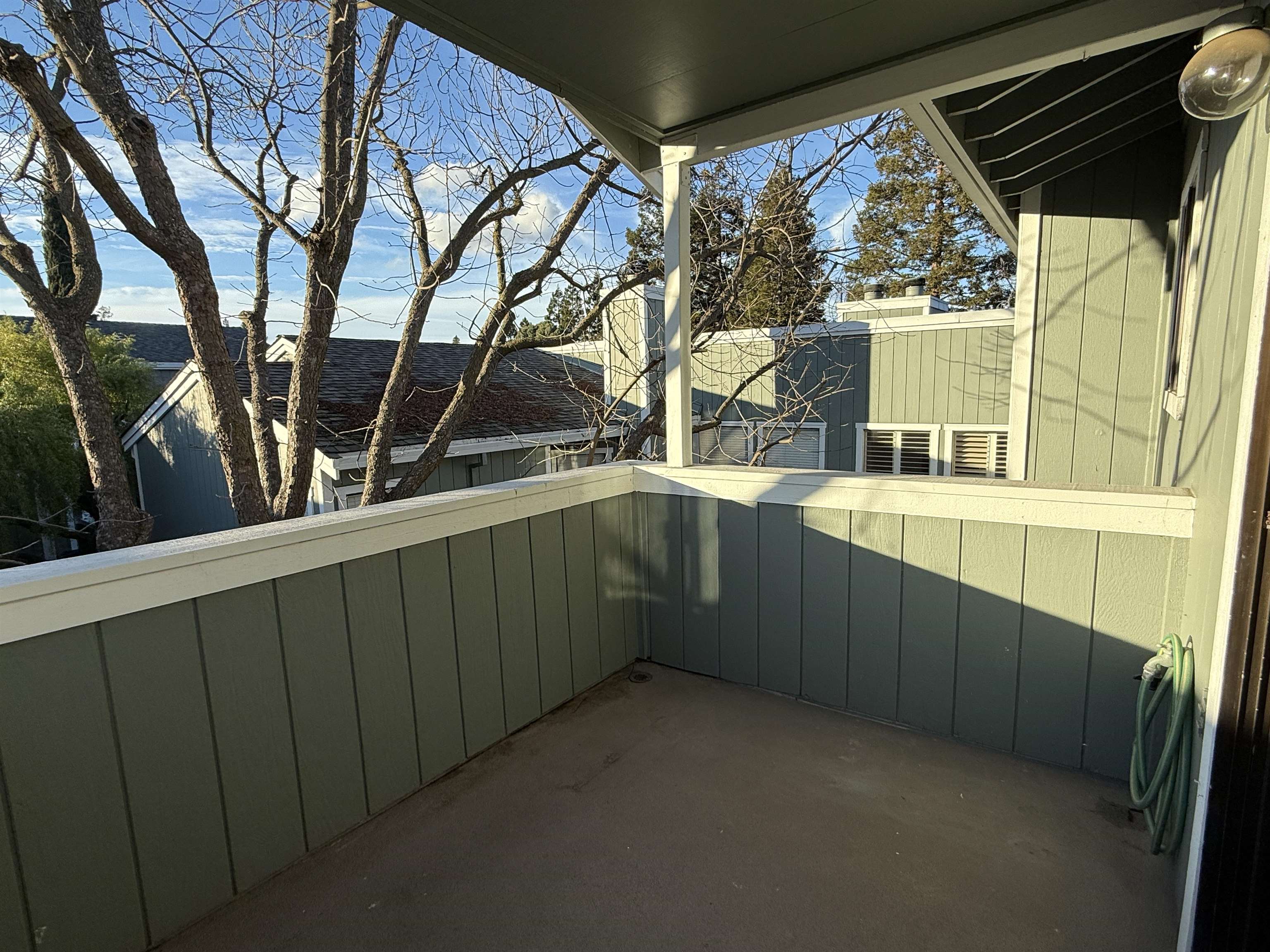 Detail Gallery Image 5 of 13 For 1126 Maywood Ln, Martinez,  CA 94553 - 2 Beds | 2 Baths