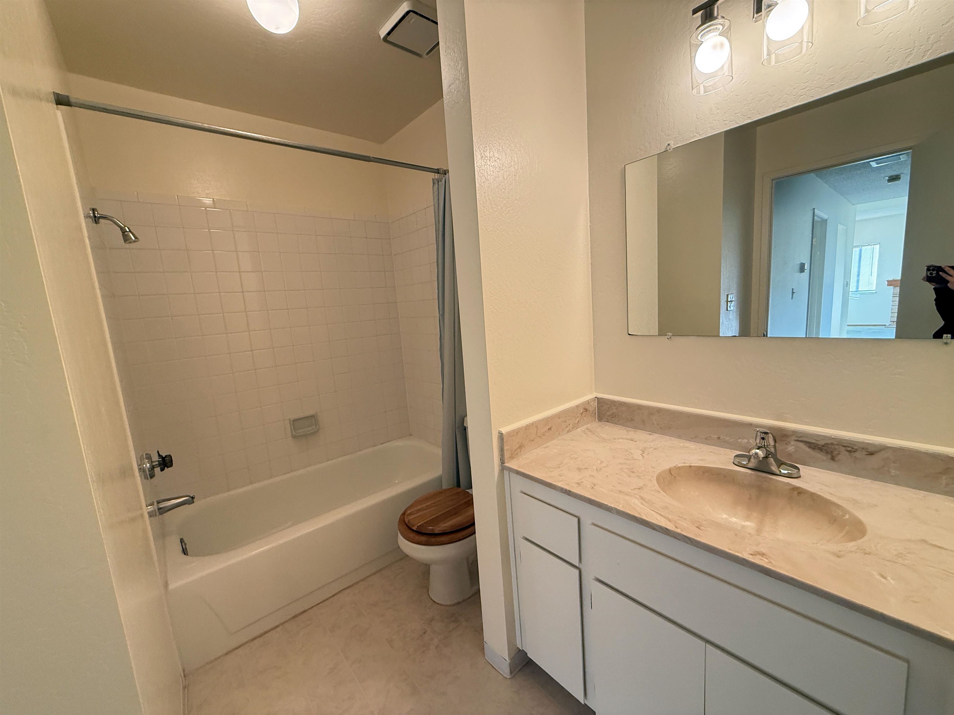 Detail Gallery Image 6 of 13 For 1126 Maywood Ln, Martinez,  CA 94553 - 2 Beds | 2 Baths